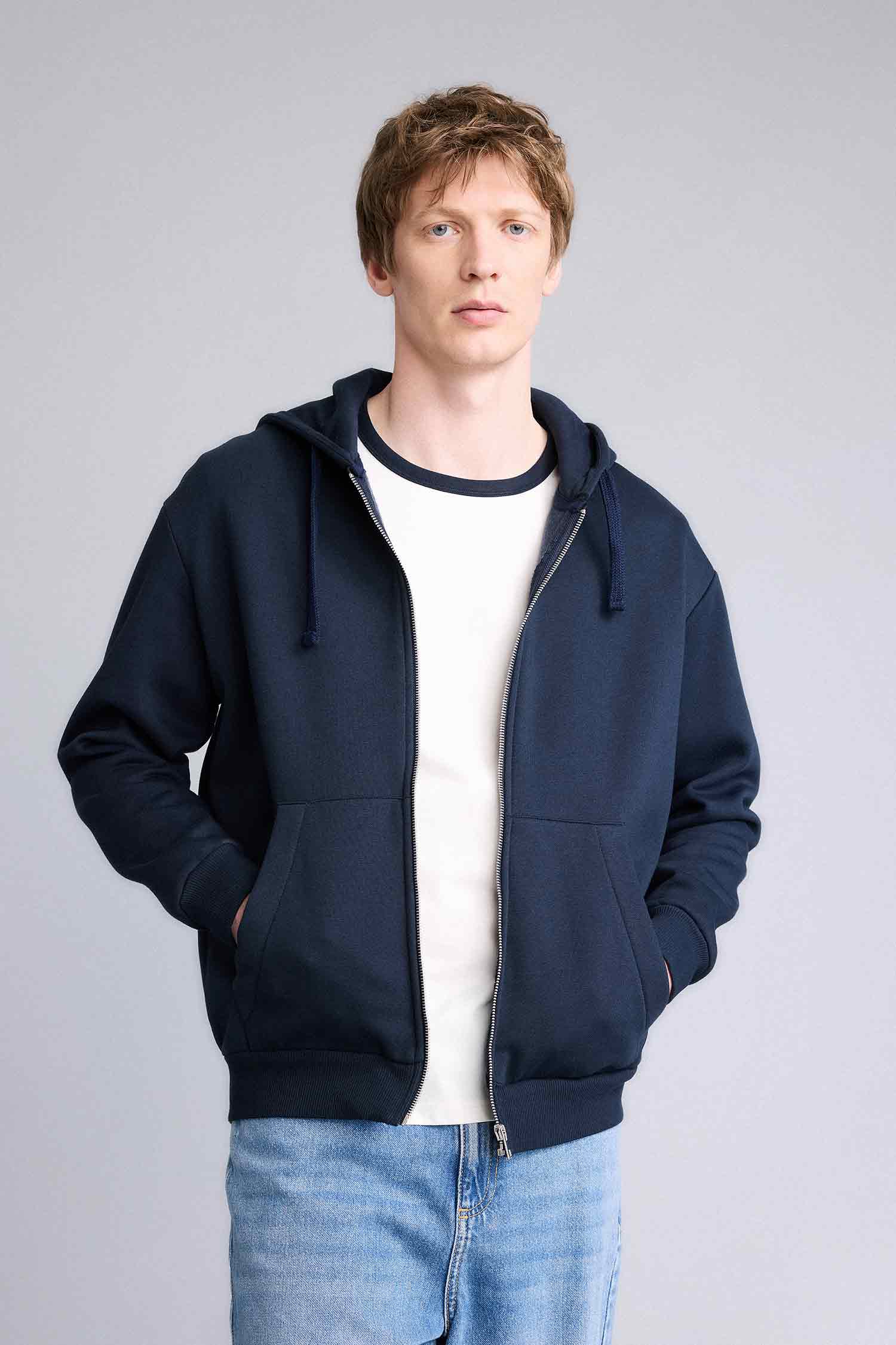 DeFacto Pamuklu Relax Fıt Kapüşonlu İçi Yumuşak Tüylü Kalın Kumaş Fermuarlı Sweatshirt görsel 3