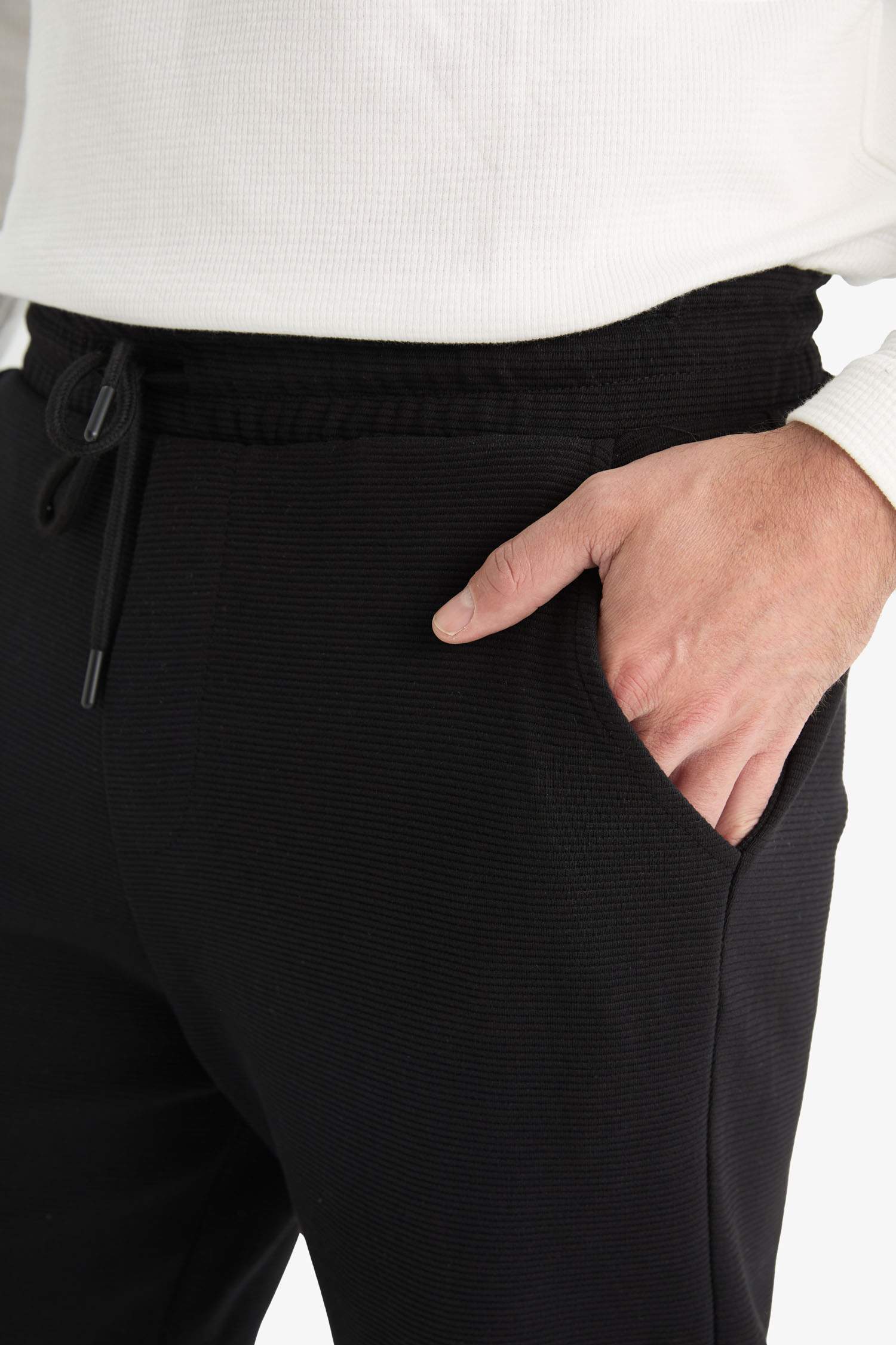 بنطلون بجامة رياضي قصة عادية برجل عادي