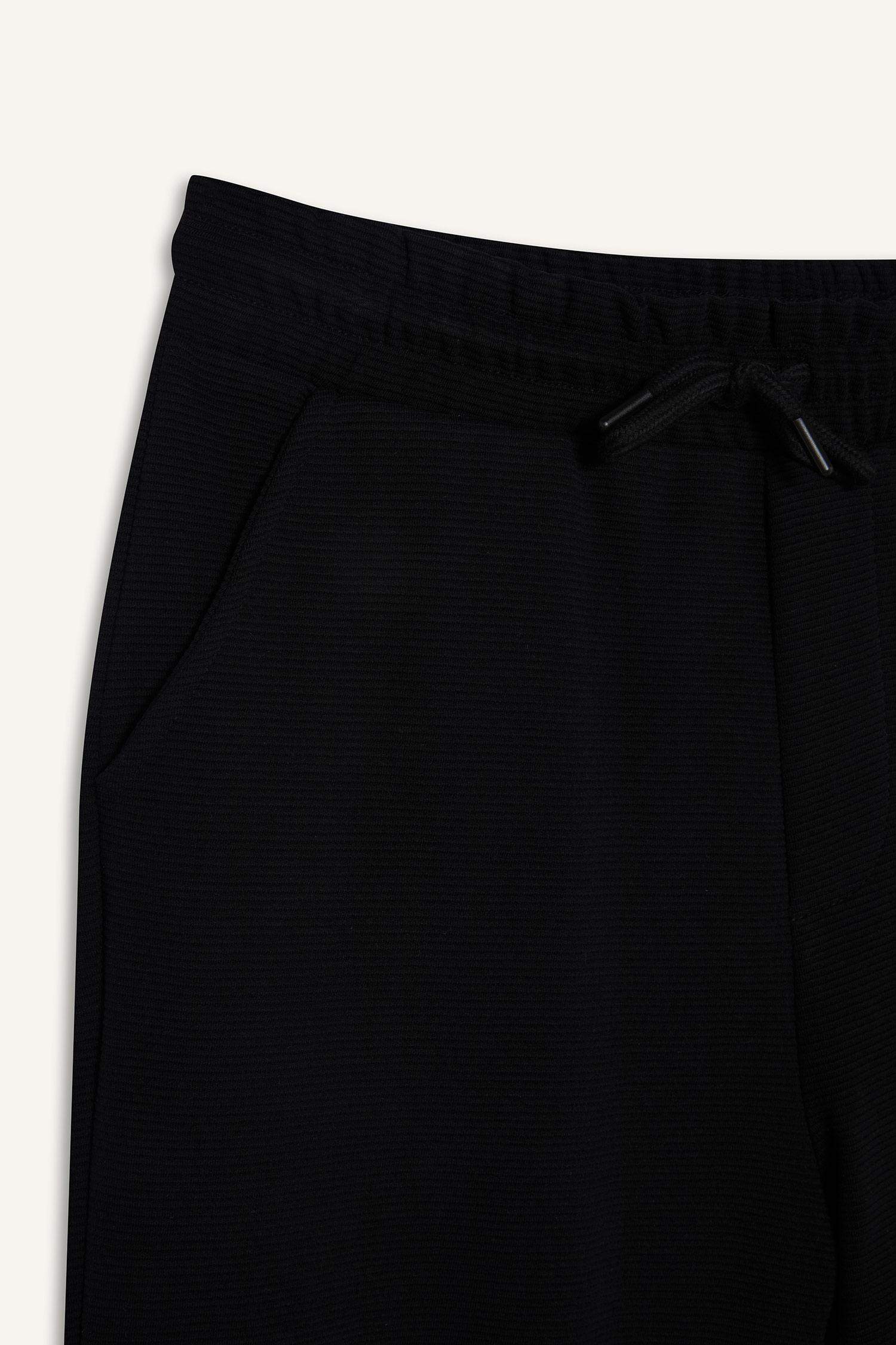 بنطلون بجامة رياضي قصة عادية برجل عادي