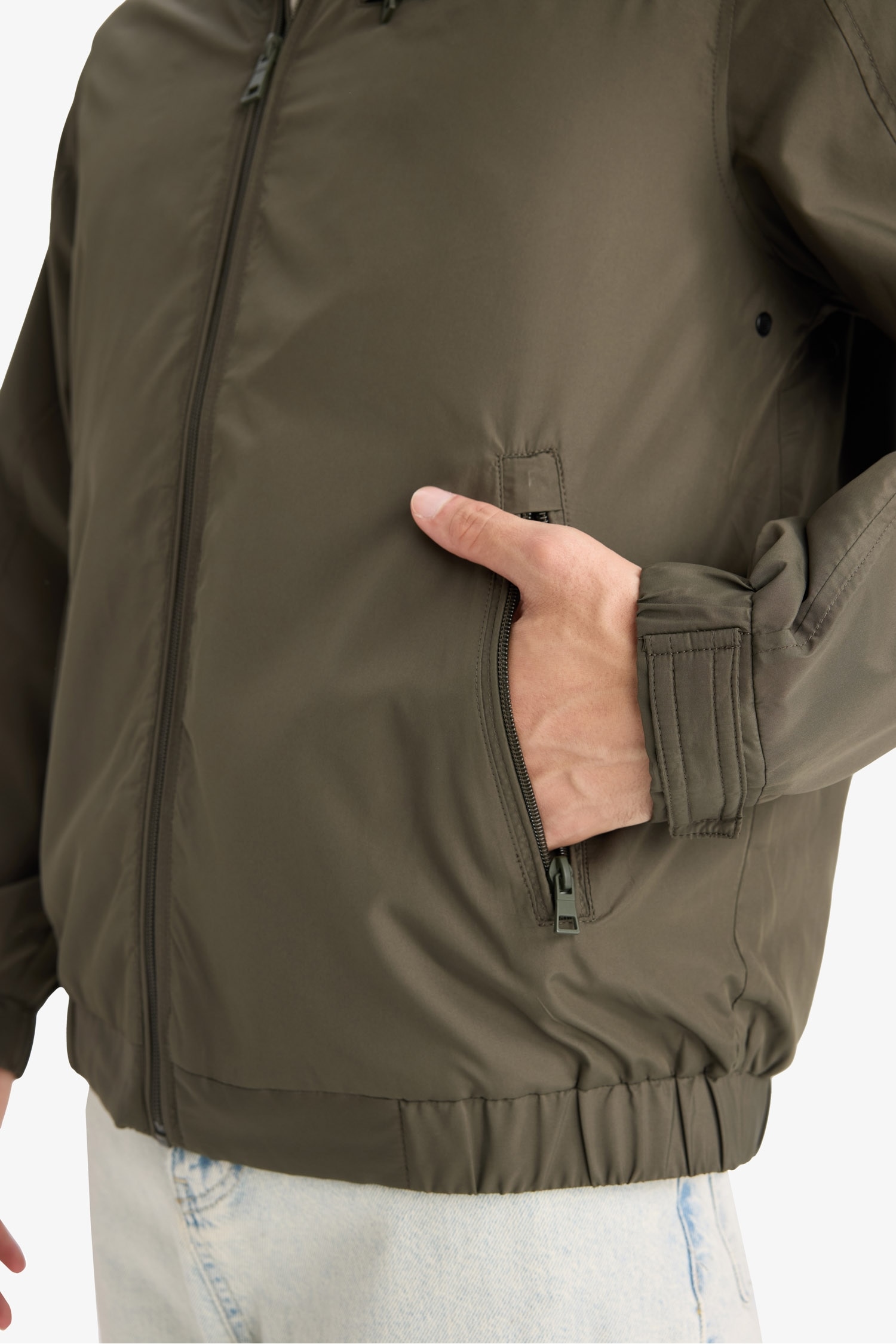 Su İtici Regular Fit Dik Yaka Astarlı Gizli Kapüşonlu Fermuarlı Cepli Mevsimlik Baharlık Mont