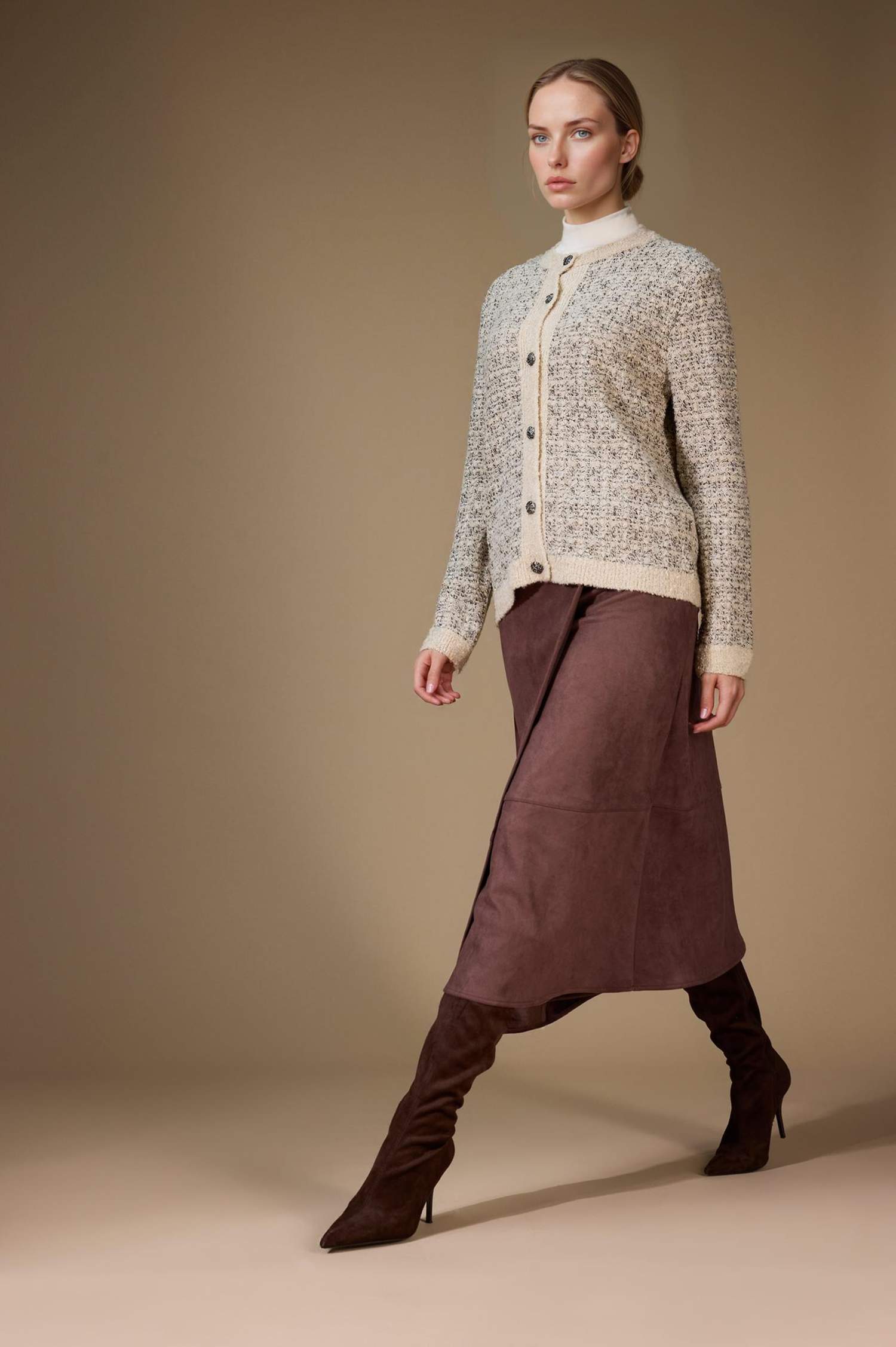 جاكيت قصة عادية بياخة مستديرة