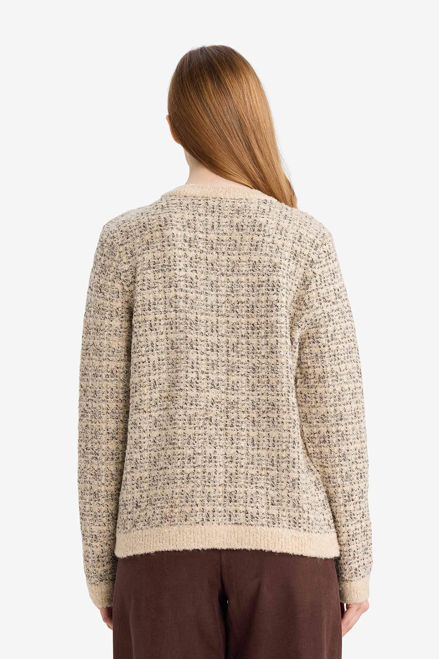 جاكيت قصة عادية بياخة مستديرة