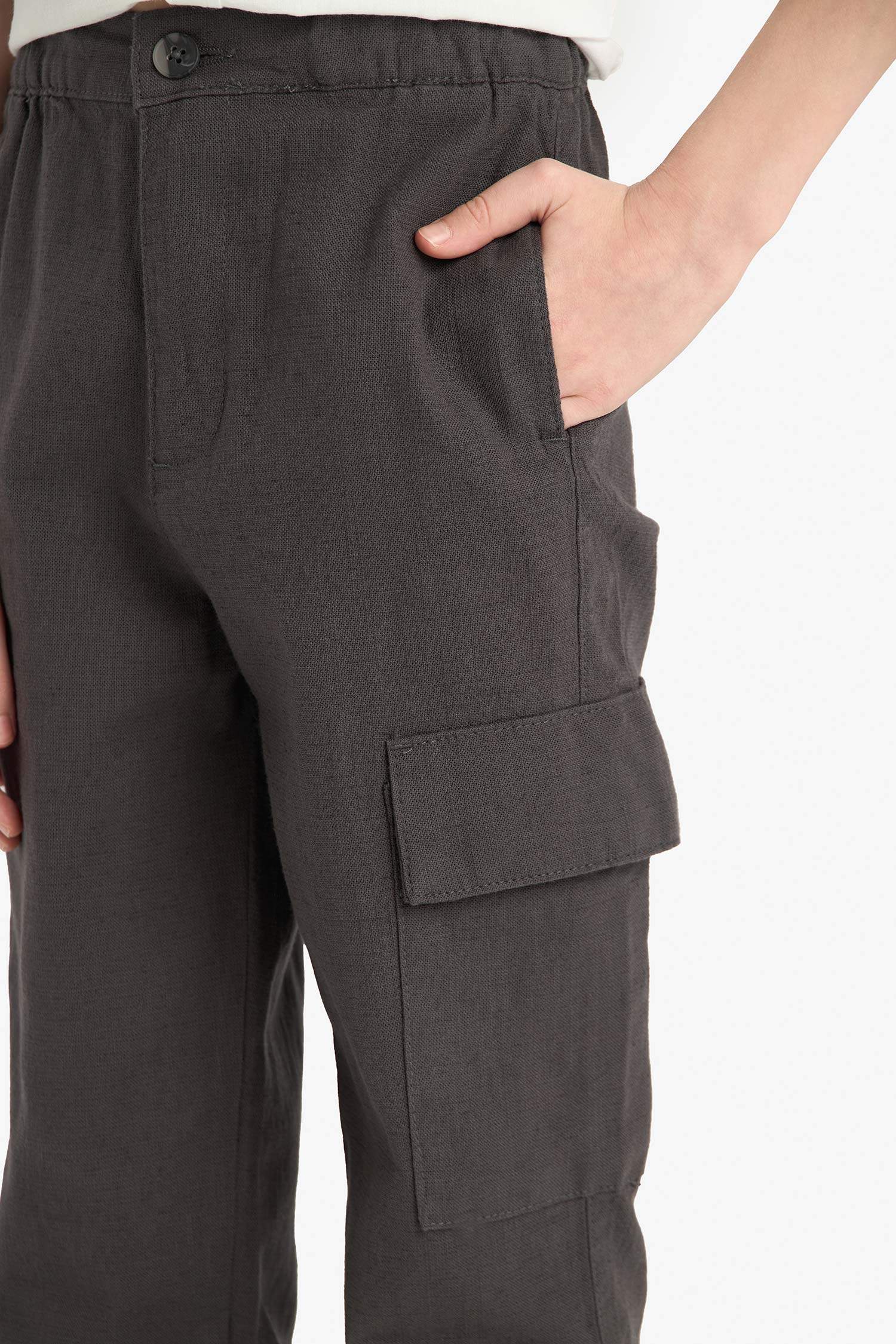 بنطرون ولادي من مزيج الكتان قصة عادية بجيب كارجو