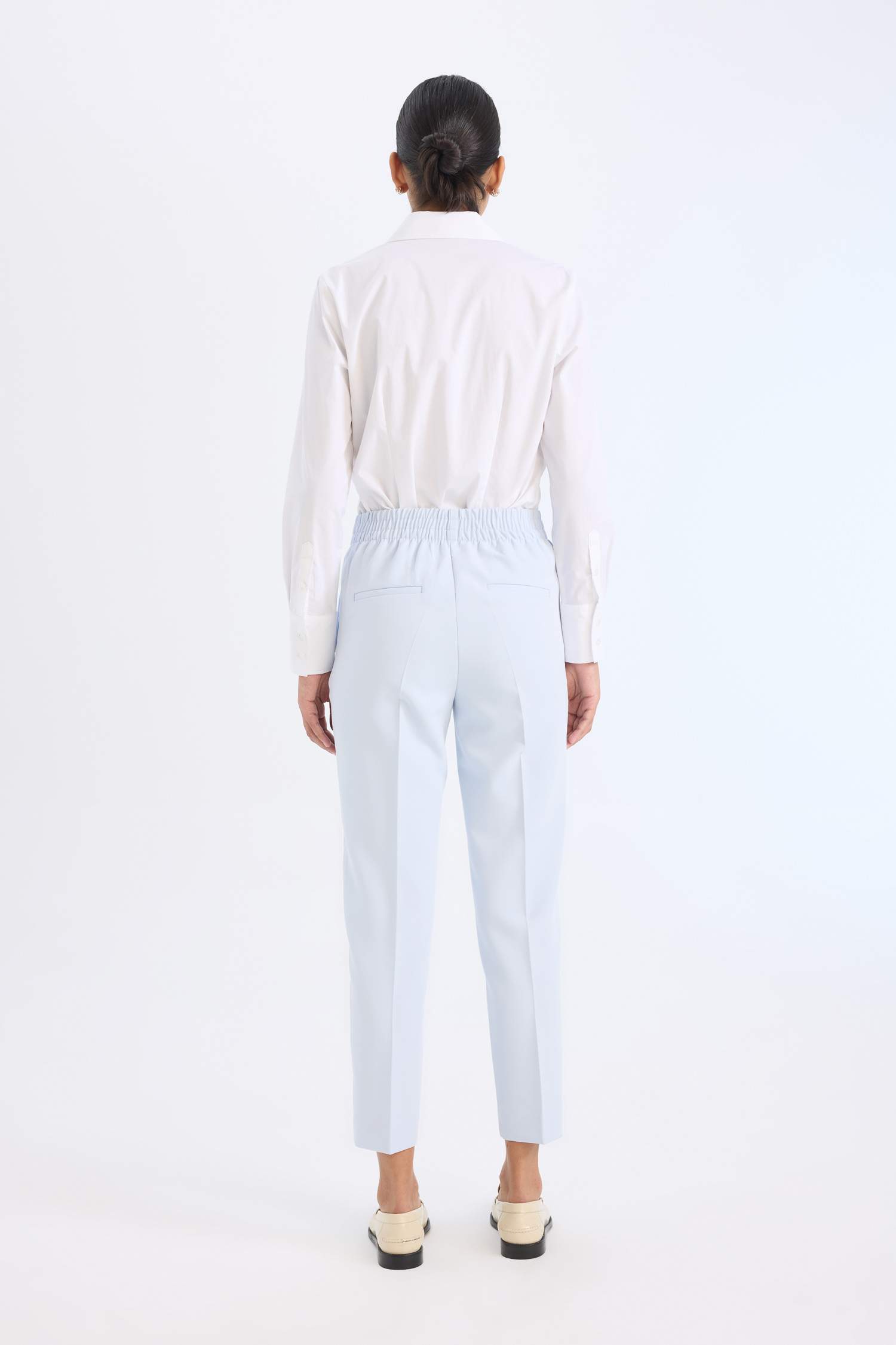 بنطرون كاروت فيت برجل عادي بجيب وخصر عالي