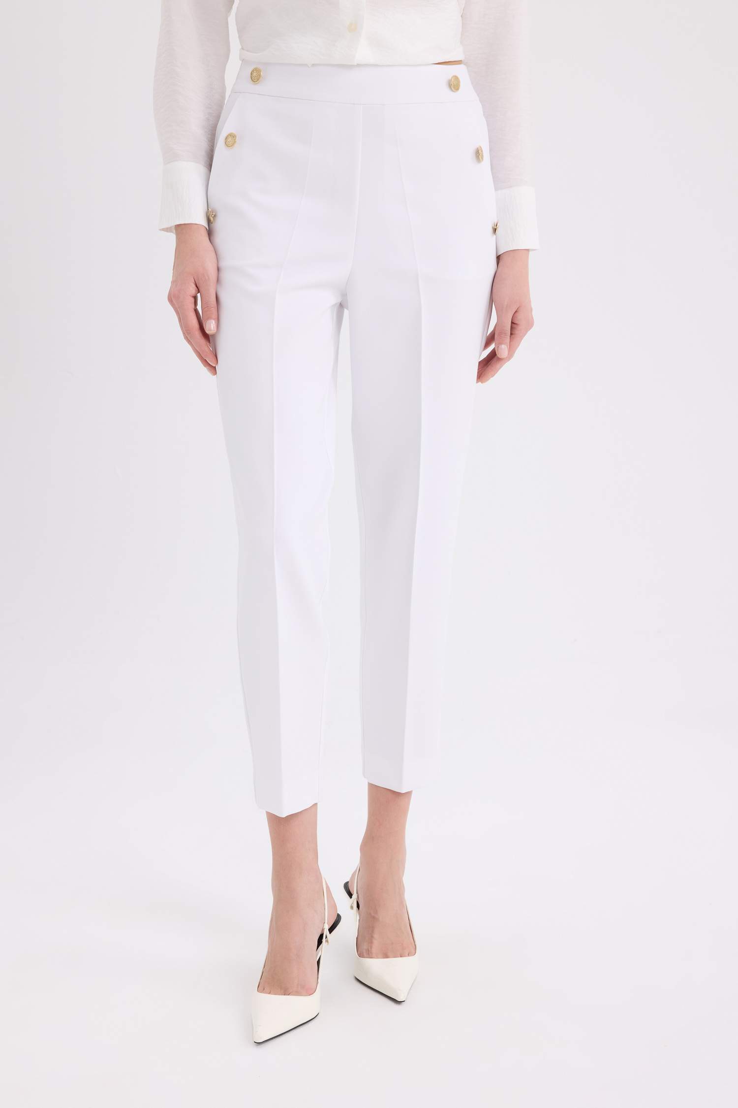 بنطرون كاروت فيت برجل عادي بجيب وخصر عالي