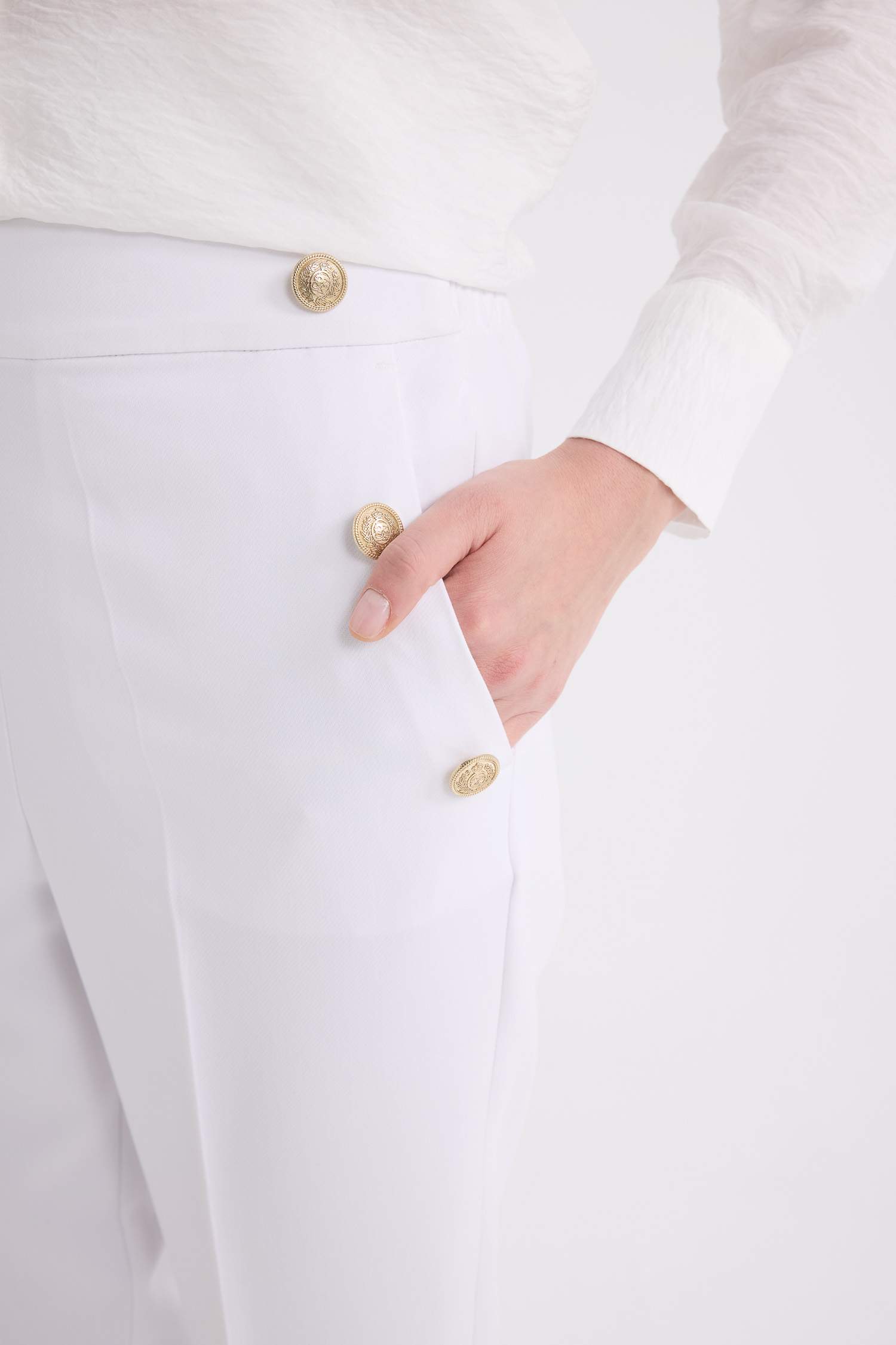 بنطرون كاروت فيت برجل عادي بجيب وخصر عالي