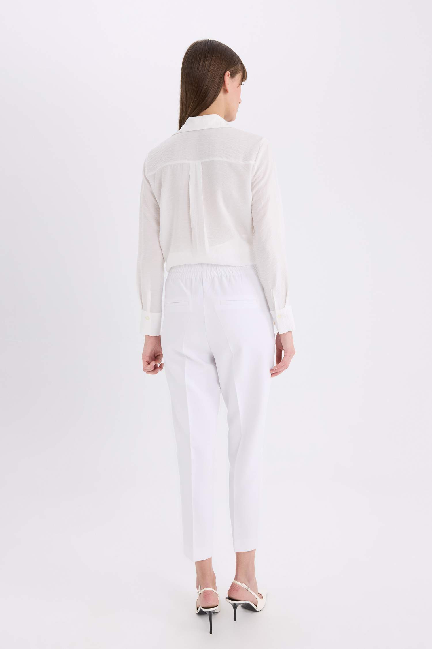 بنطرون كاروت فيت برجل عادي بجيب وخصر عالي