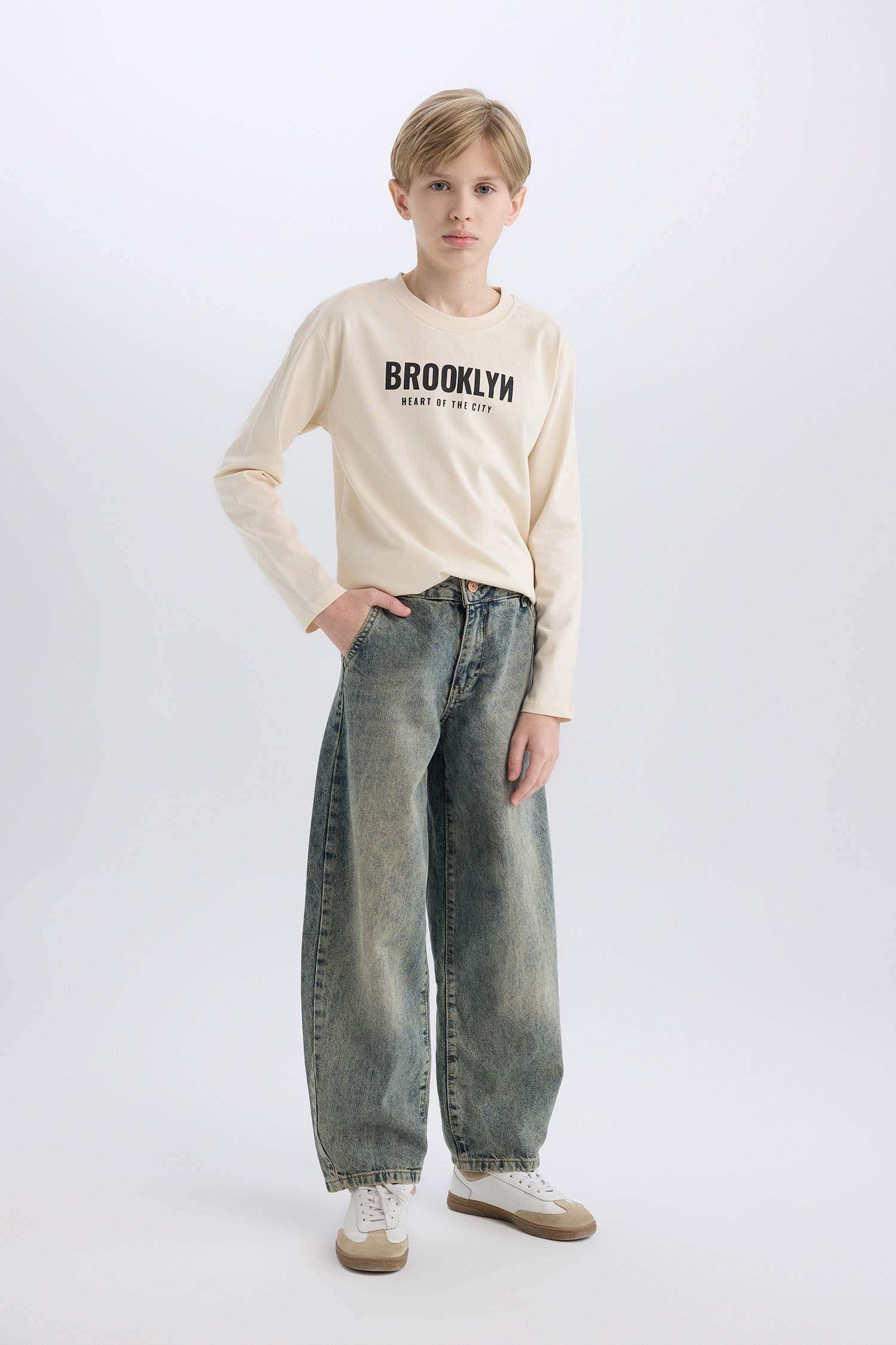 تيشيرت أولاد كم طويل مطبوع من الظهر برقبة مستديرة