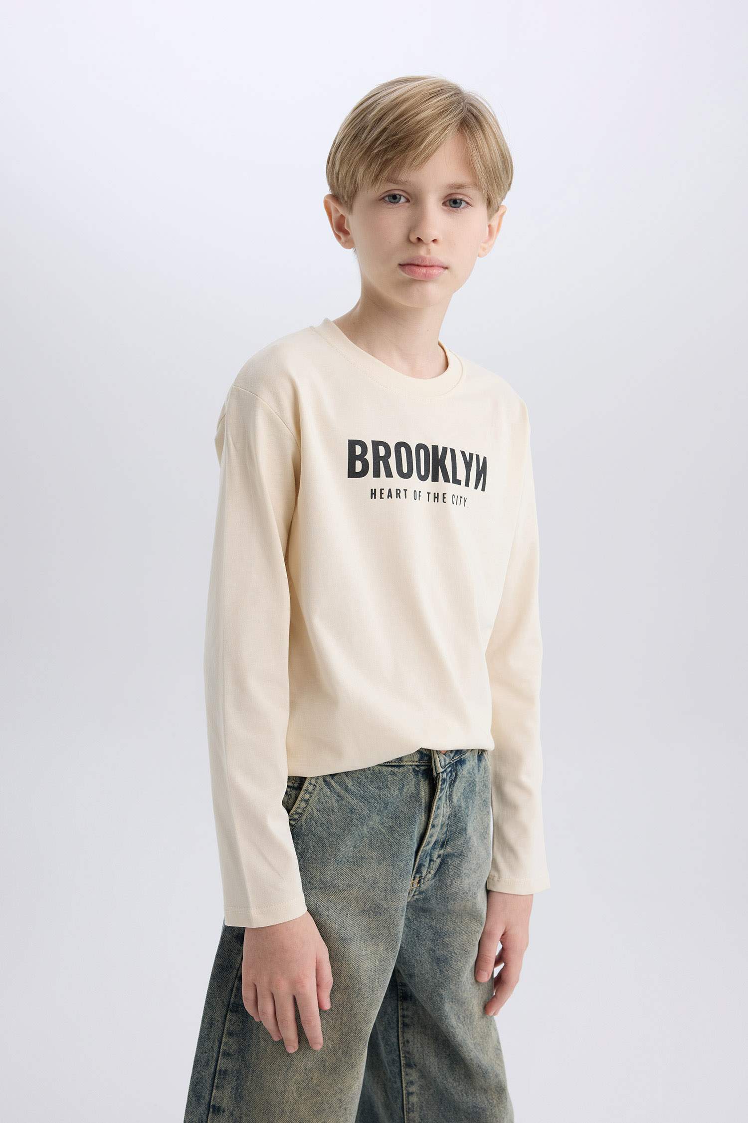 تيشيرت أولاد كم طويل مطبوع من الظهر برقبة مستديرة