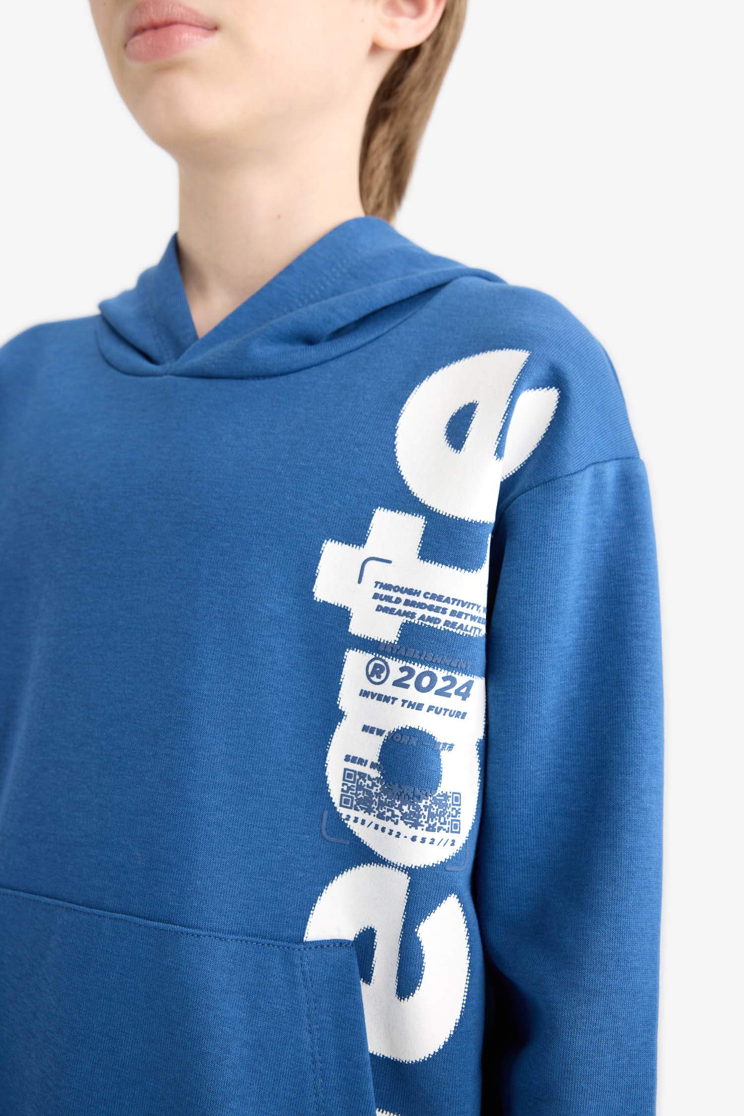 سويت شيرت ولادي قصة عادية بغطاء للرأس بجيب