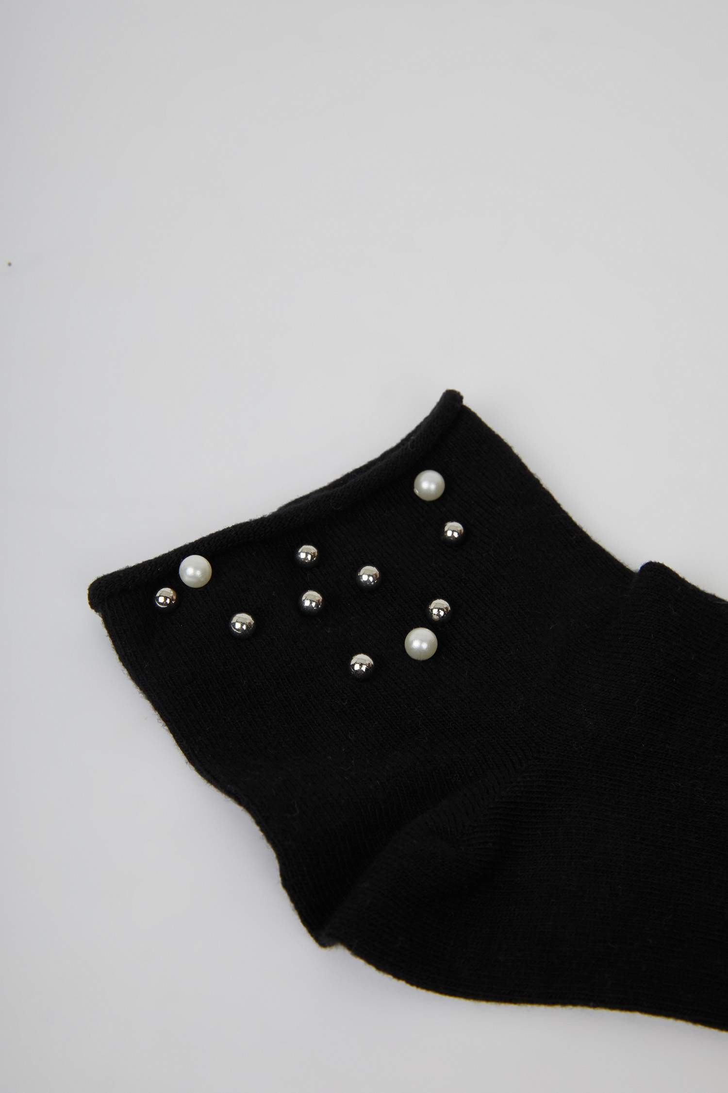 Kadın Dikişsiz İnci Boncuk Detaylı Penye Pamuklu Premium Soket Çorap