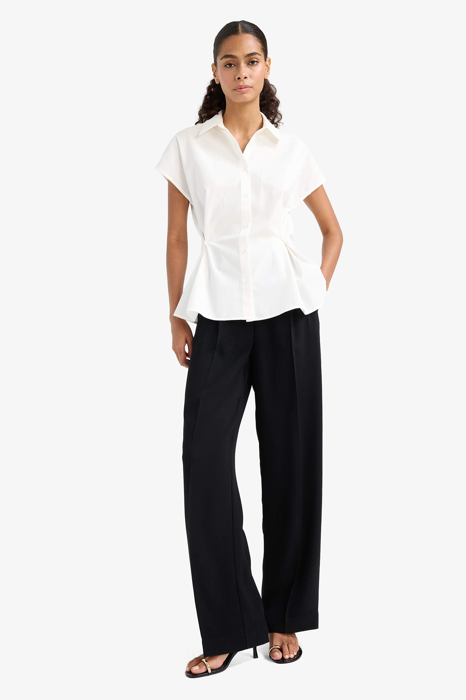 Широкие брюки из крепа с двумя карманами, высокой посадкой и прямыми штанинами