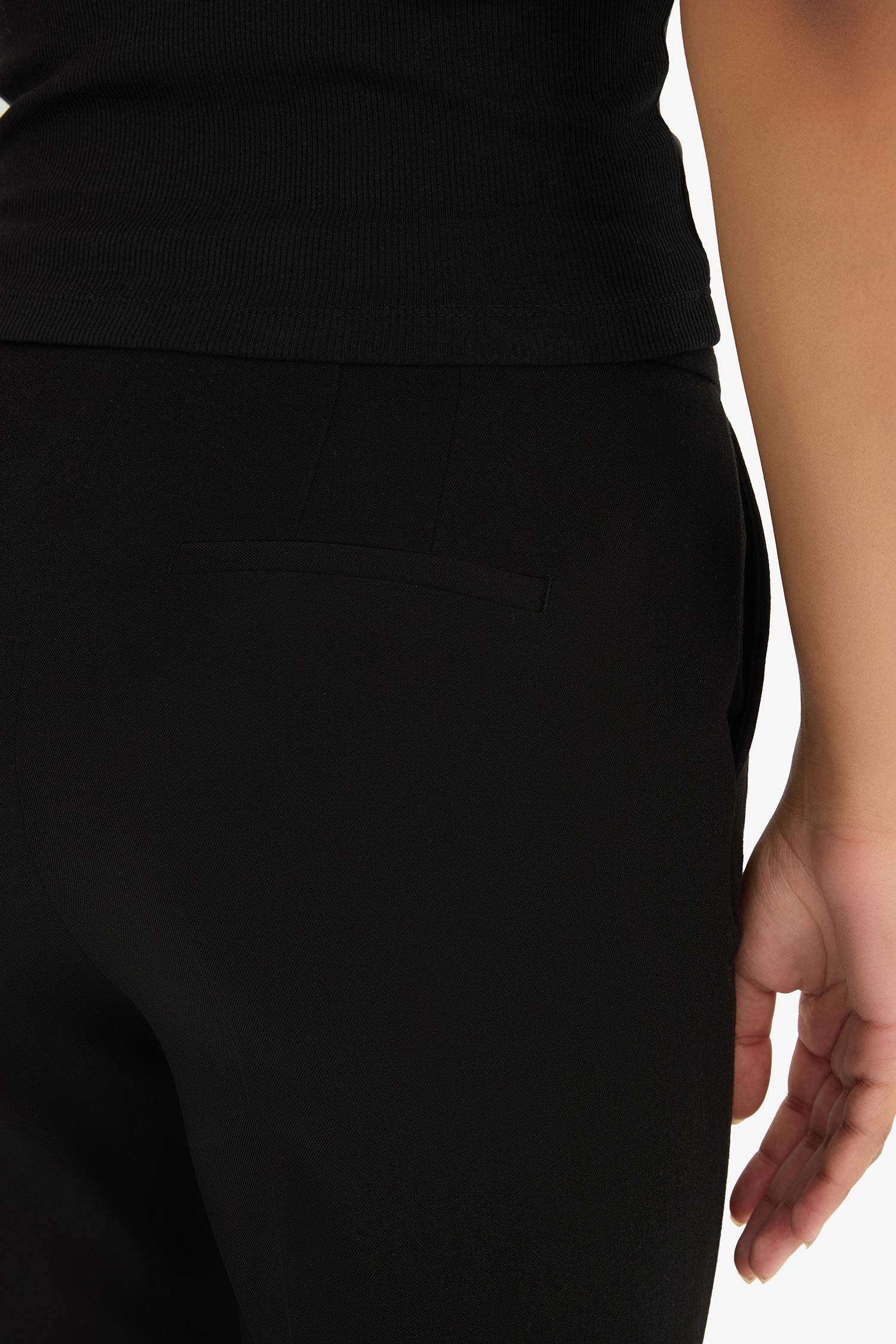 Pantalon droit taille haute avec poches