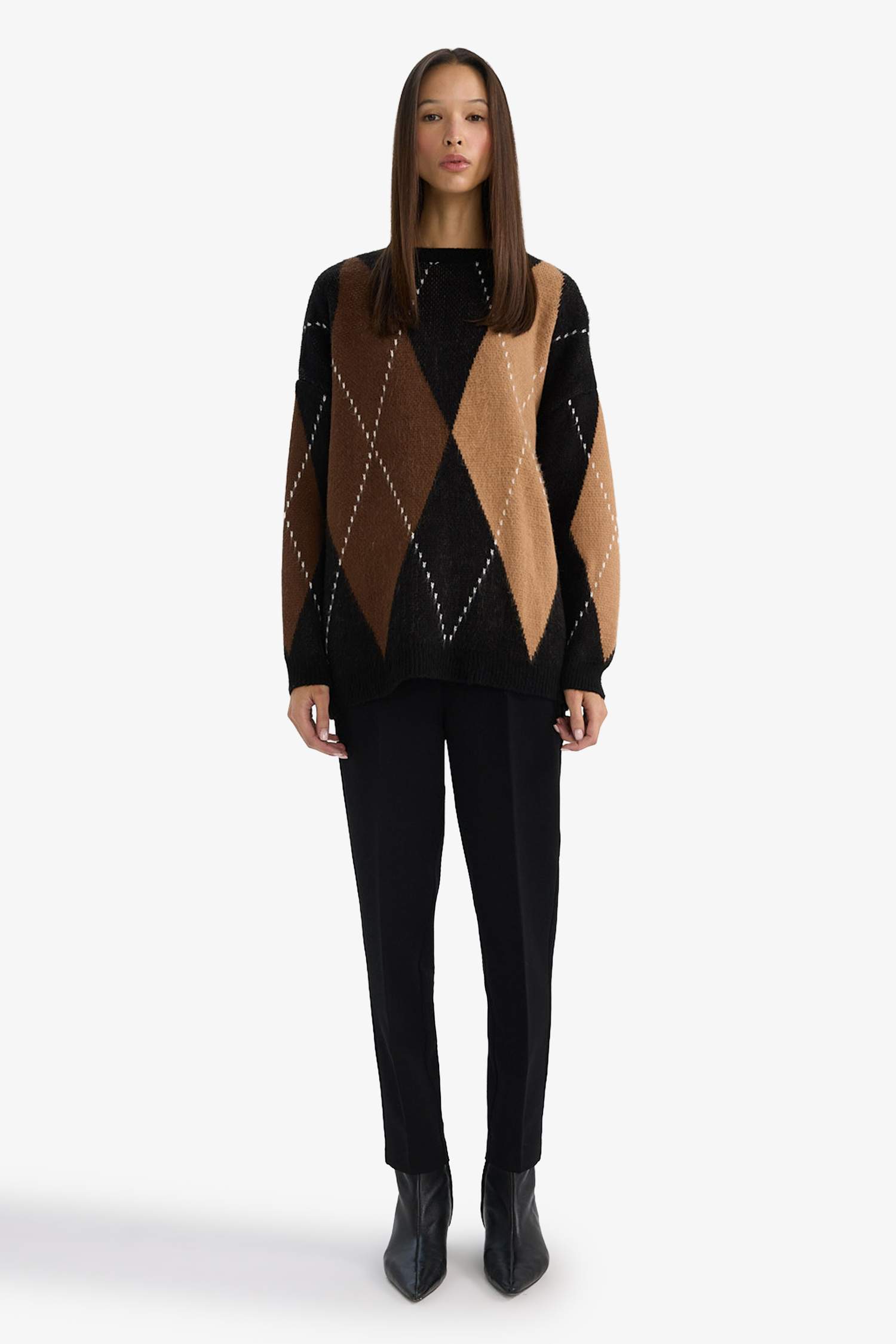 Брюки с высокой талией прямыми штанинами и двумя карманами