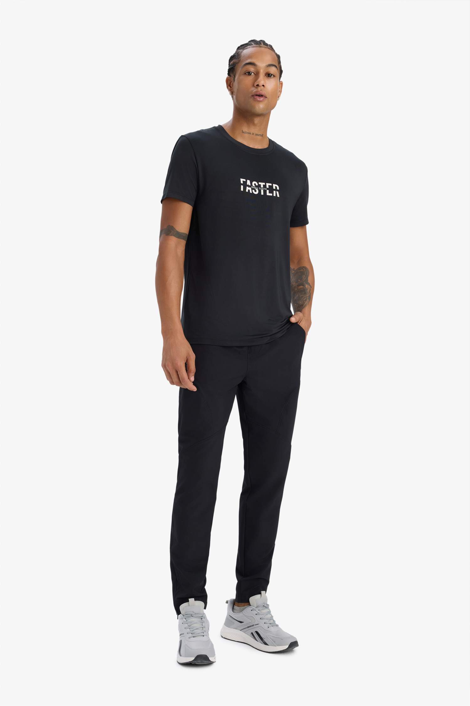 DeFactoFit Esnek Kumaş Slim Fit Dar Kesim Bisiklet Yaka Baskılı Sporcu Kısa Kollu Tişört