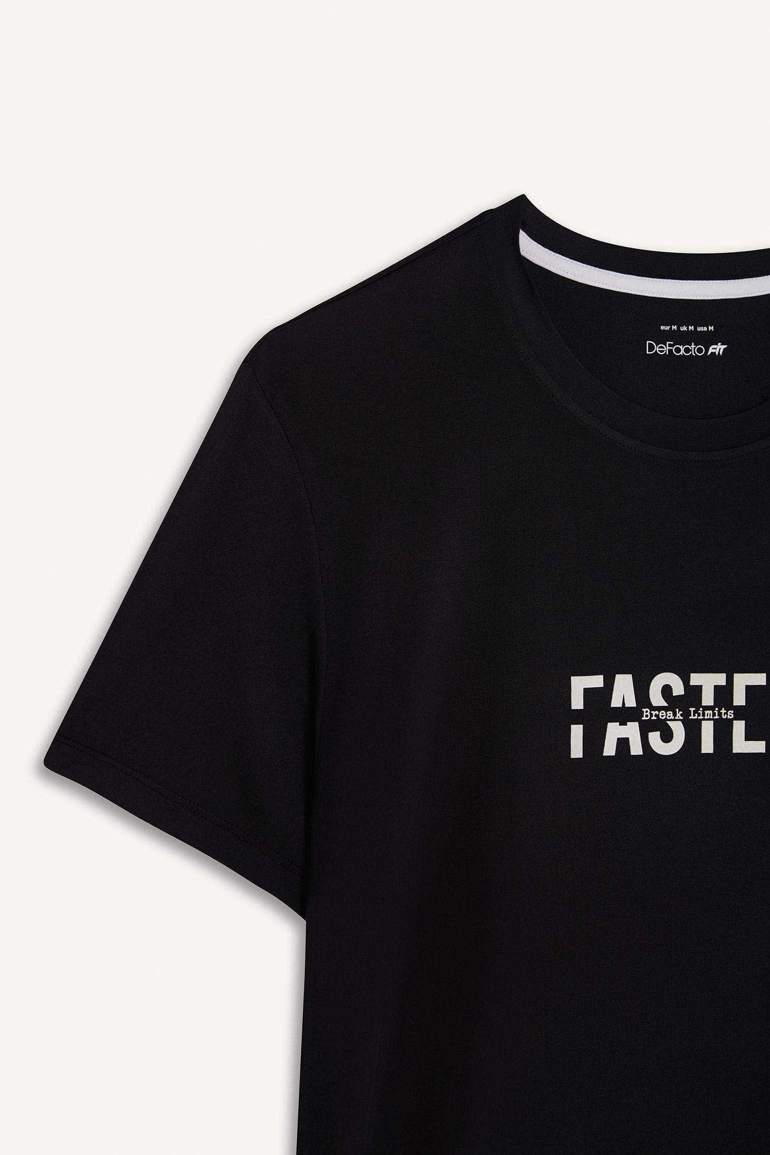 DeFactoFit Esnek Kumaş Slim Fit Dar Kesim Bisiklet Yaka Baskılı Sporcu Kısa Kollu Tişört