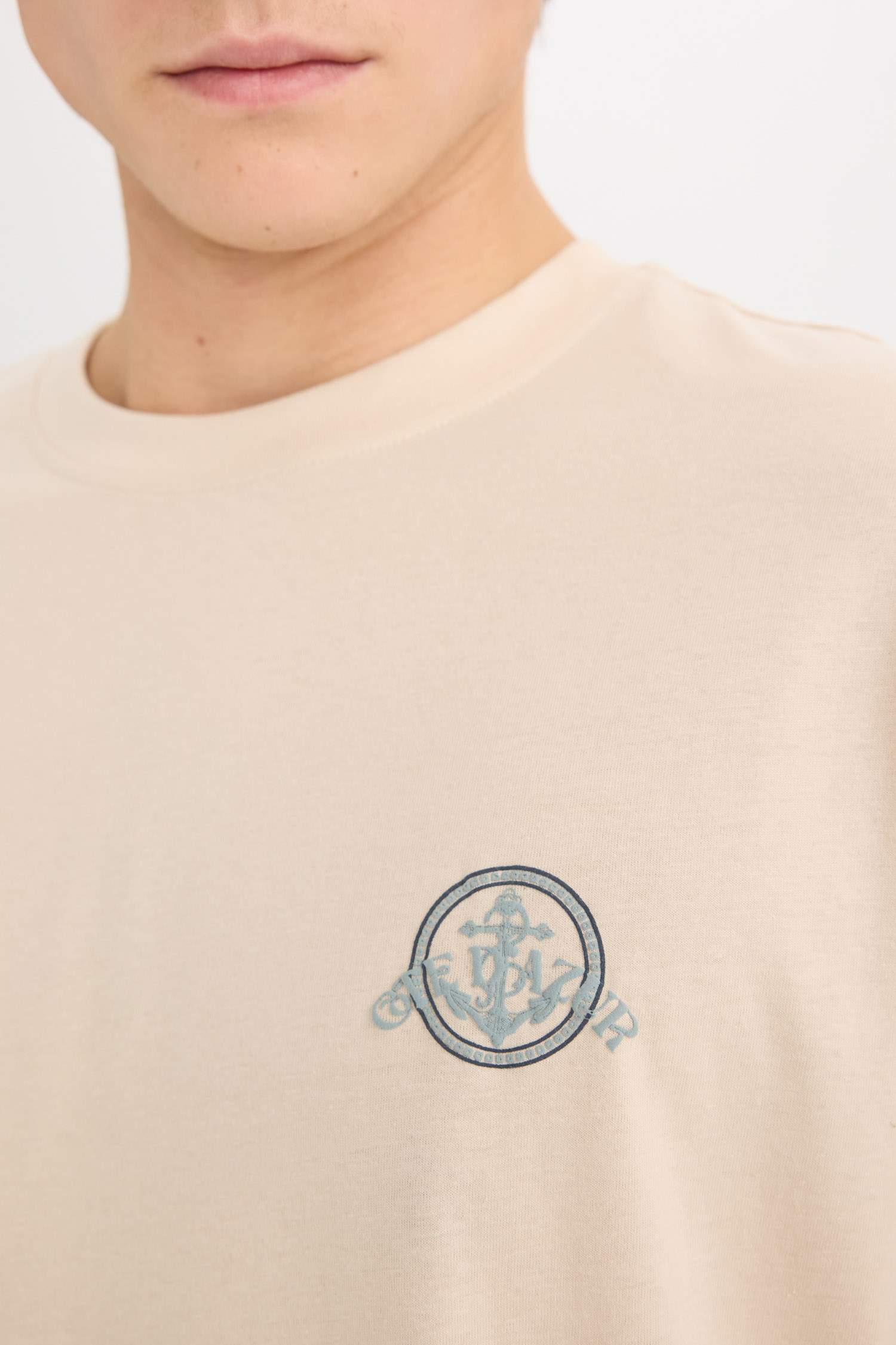 %100 Pamuk Boxy Fit Bisiklet Yaka Sırt Baskılı Kısa Kollu Tişört