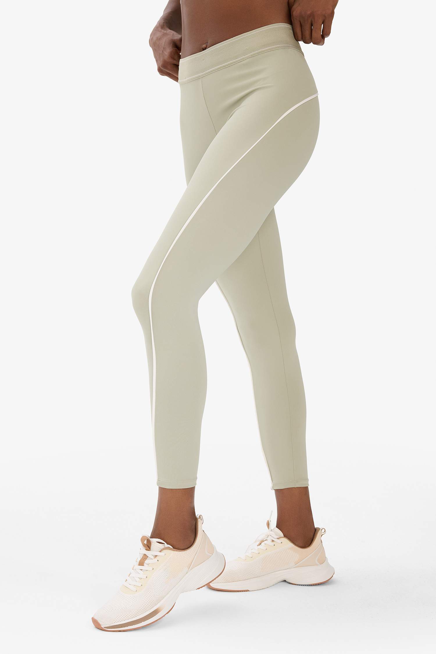 Спортивные леггинсы от DeFactoFit с облегающей талией