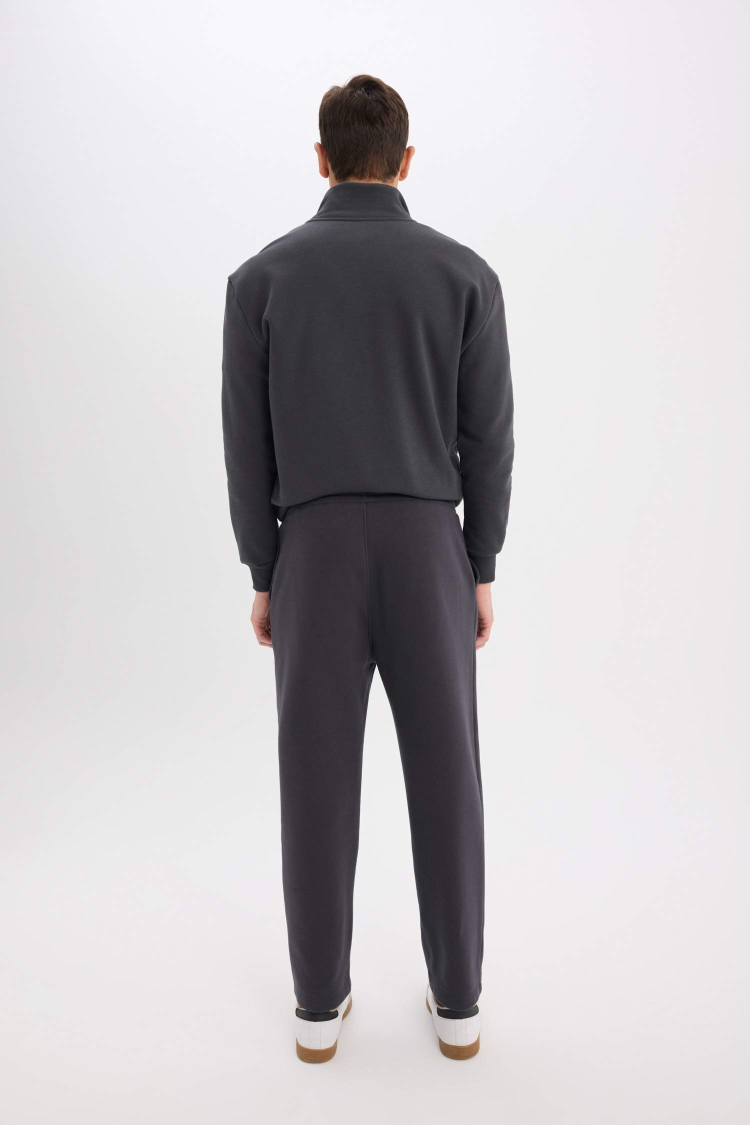 بنطرون قماش سميك قصة عادية برجل عادي بجيب