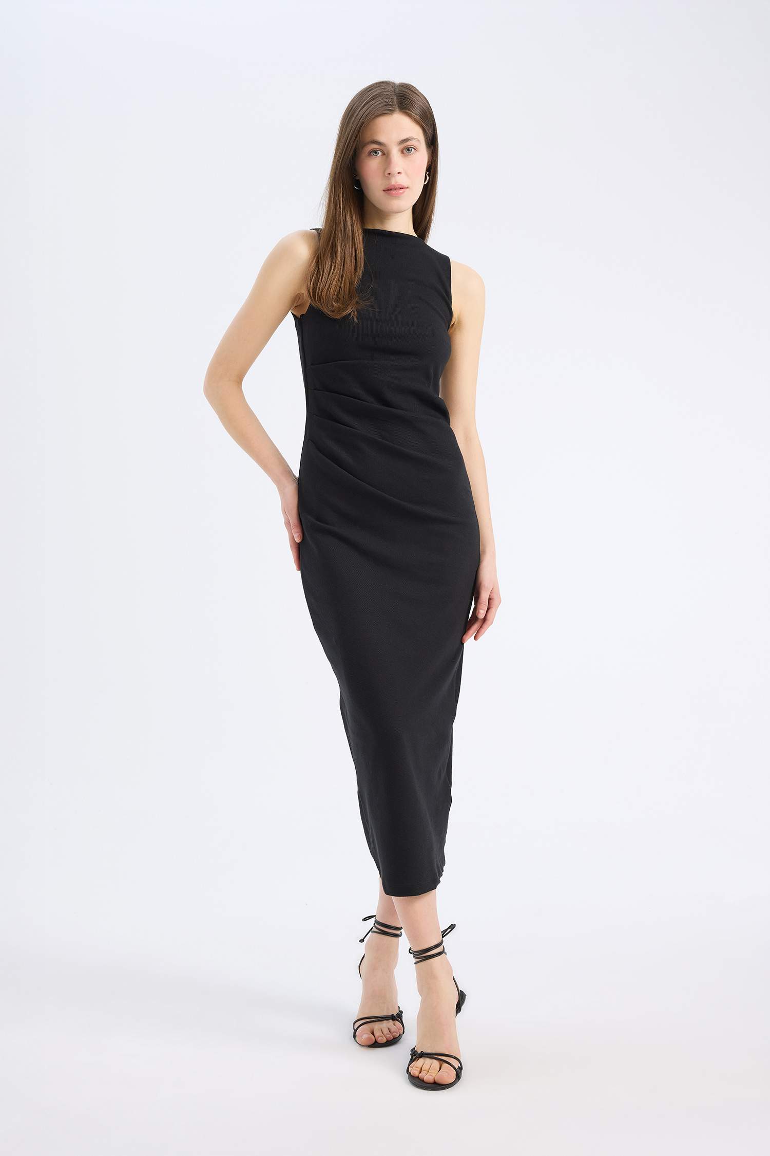 فستان ميدي مضلع بديكون بياقة مدورة بدون كم