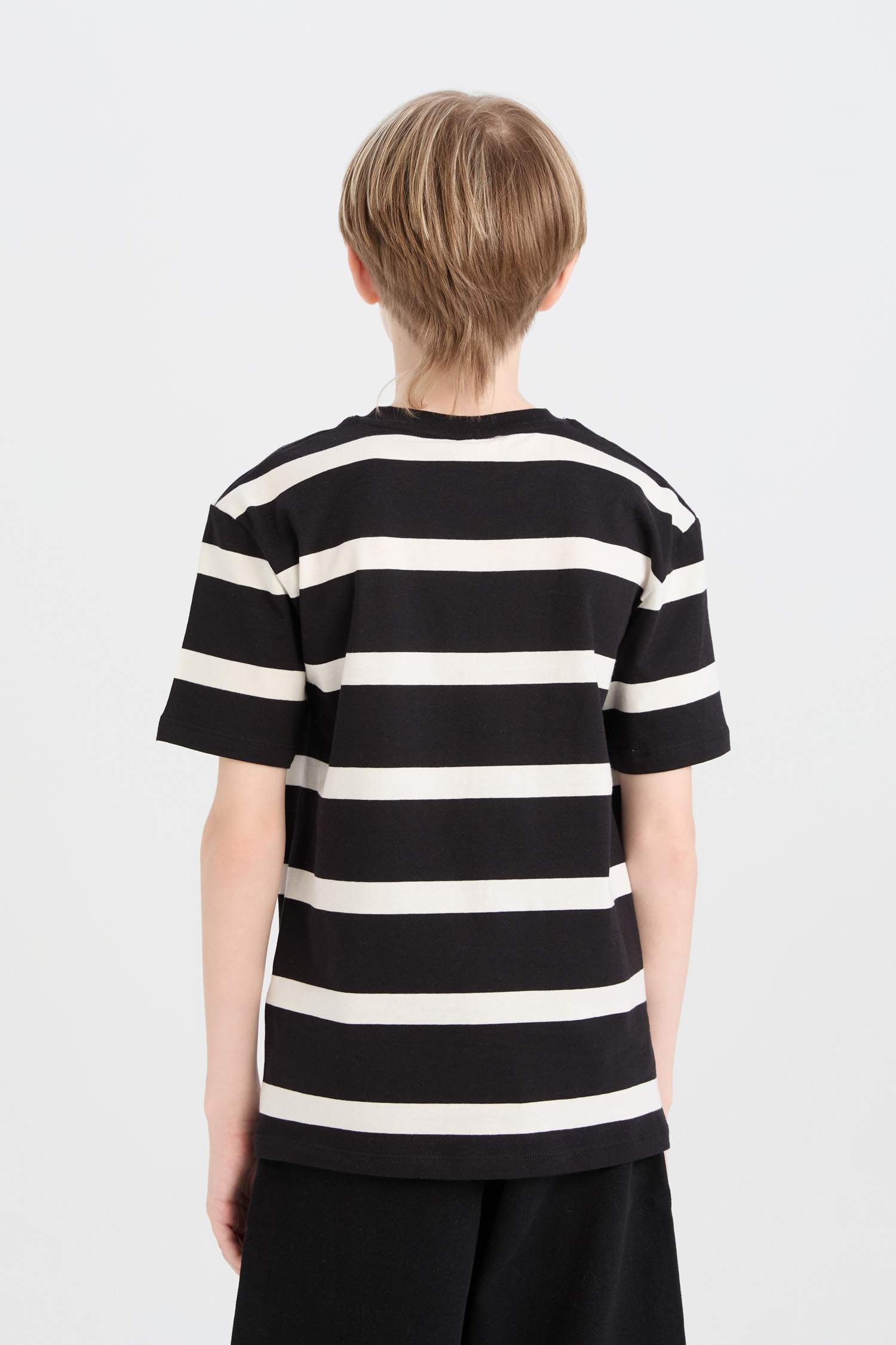 تيشيرت ولادي مخطط نص ردن قصة عادية بياخة مستديرة