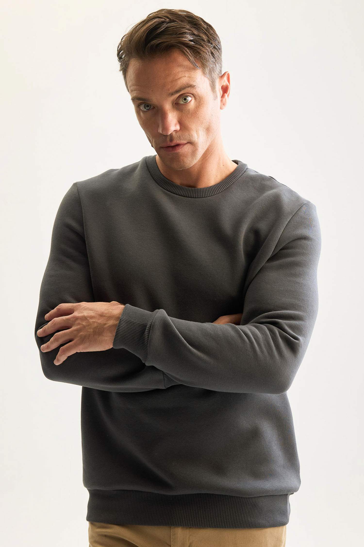 3 İplik Pamuklu Şardonlu İçi Polarlı Regular Fit Bisiklet Yaka Kalın Sweatshirt