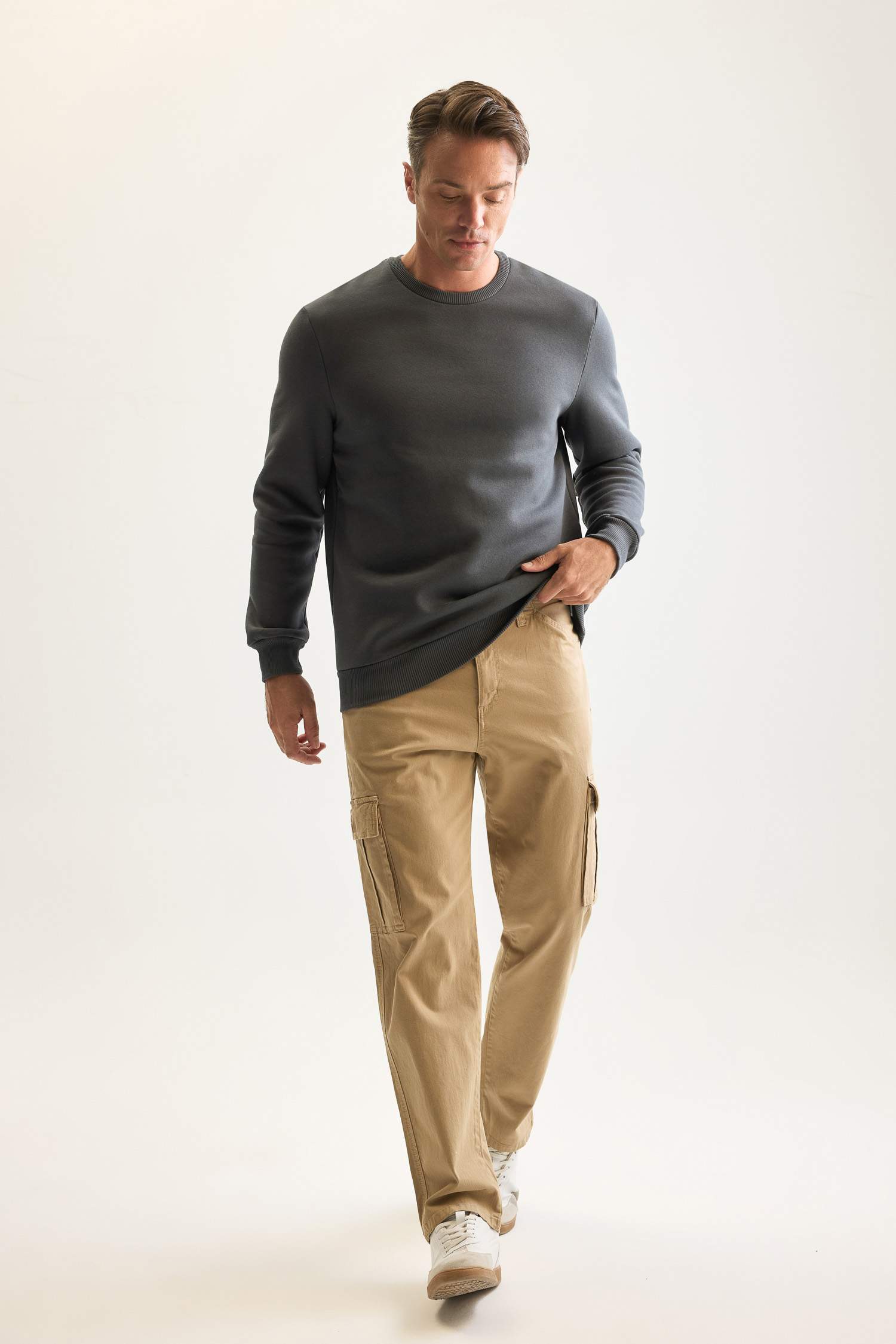 3 İplik Pamuklu Şardonlu İçi Polarlı Regular Fit Bisiklet Yaka Kalın Sweatshirt