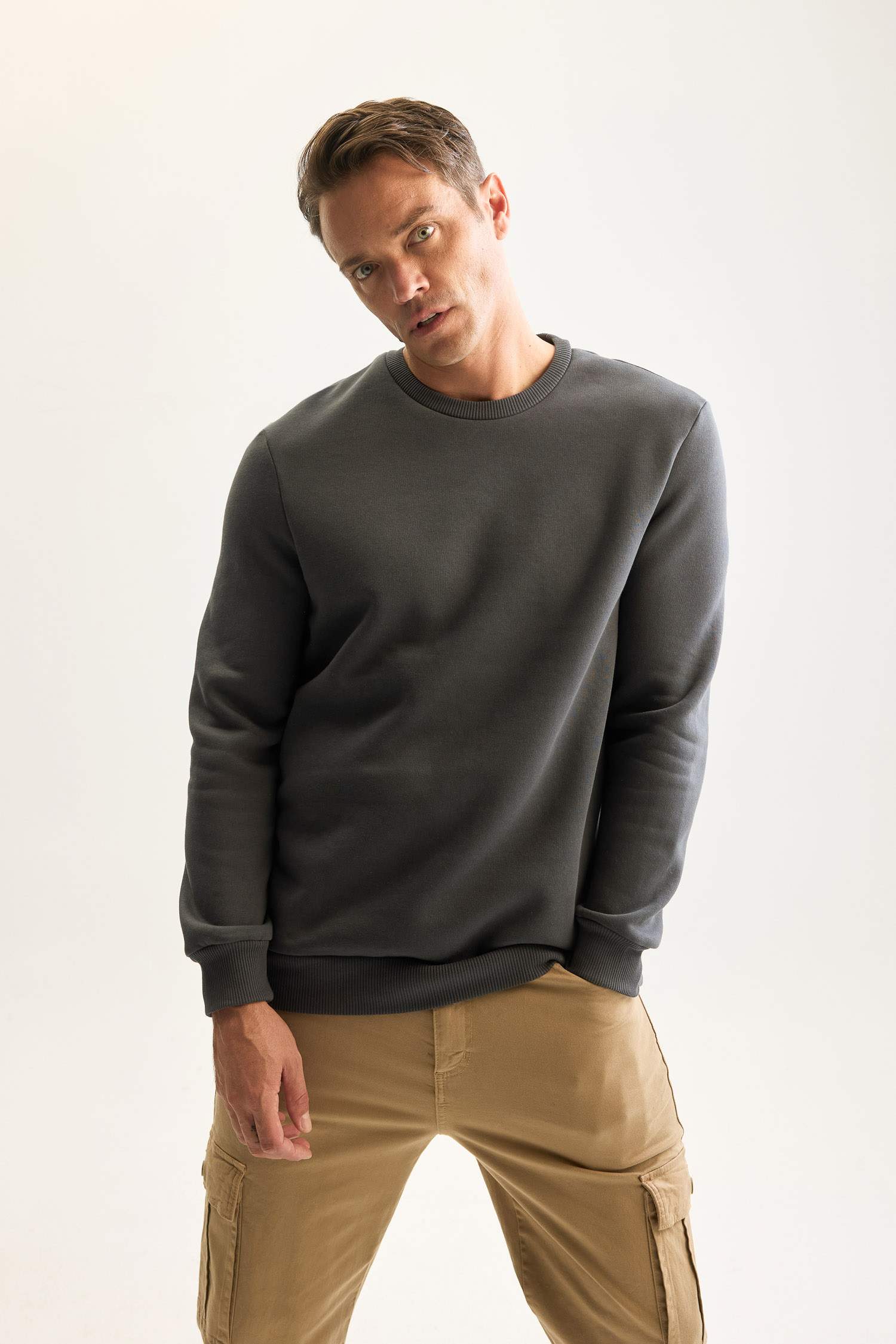 3 İplik Pamuklu Şardonlu İçi Polarlı Regular Fit Bisiklet Yaka Kalın Sweatshirt