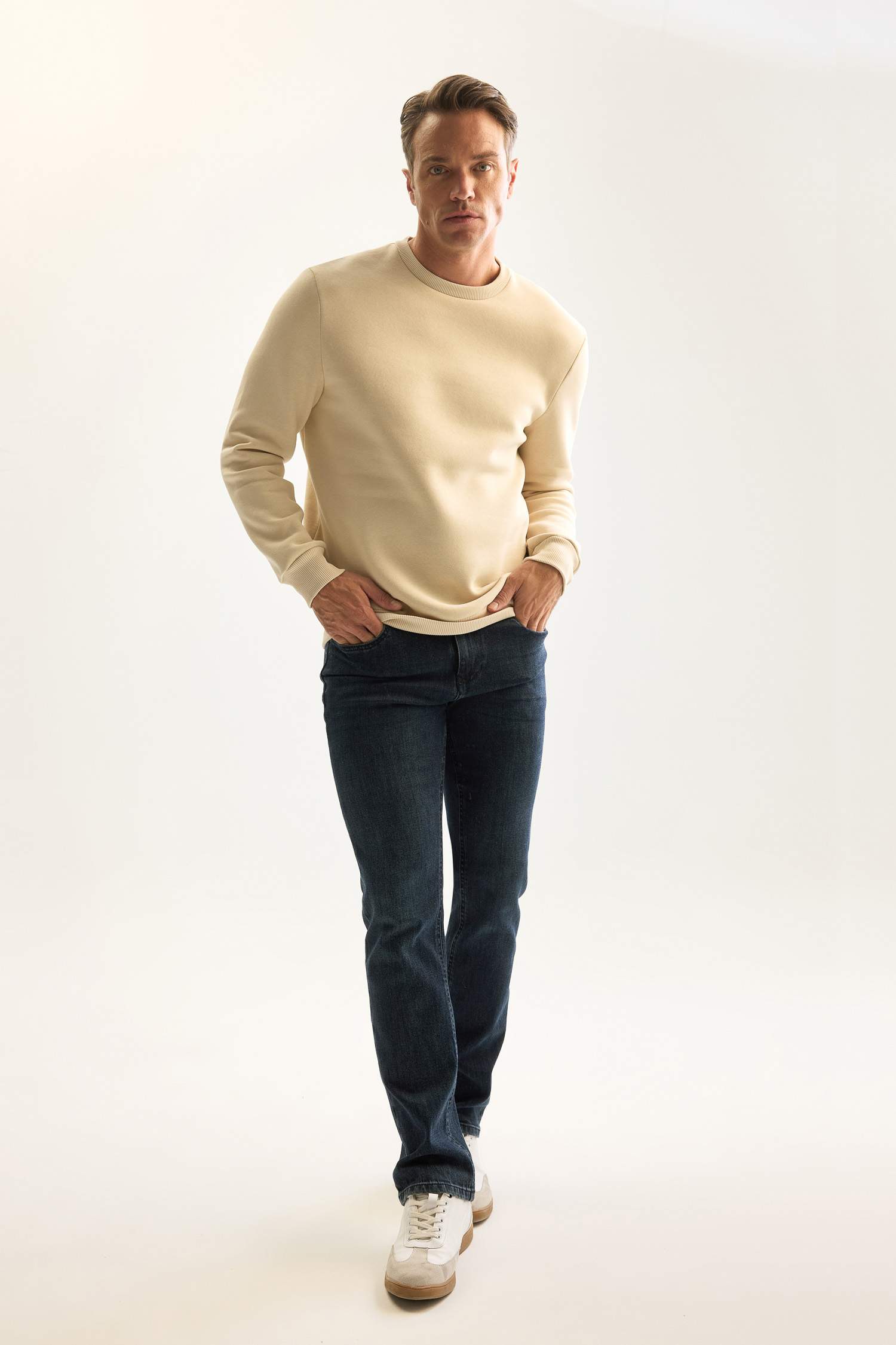 3 İplik Pamuklu Şardonlu İçi Polarlı Regular Fit Bisiklet Yaka Kalın Sweatshirt