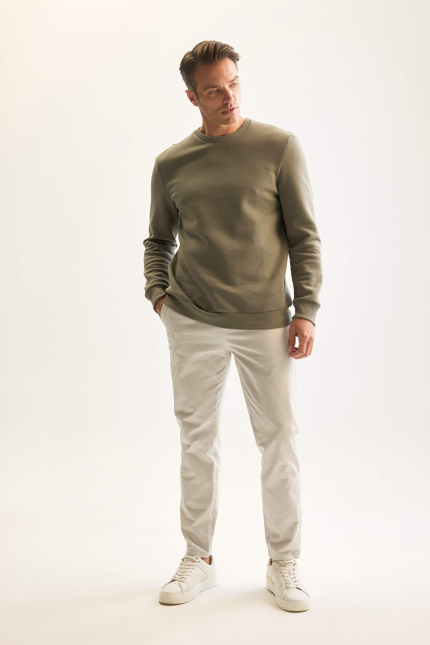 3 İplik Pamuklu Şardonlu İçi Polarlı Regular Fit Bisiklet Yaka Kalın Sweatshirt