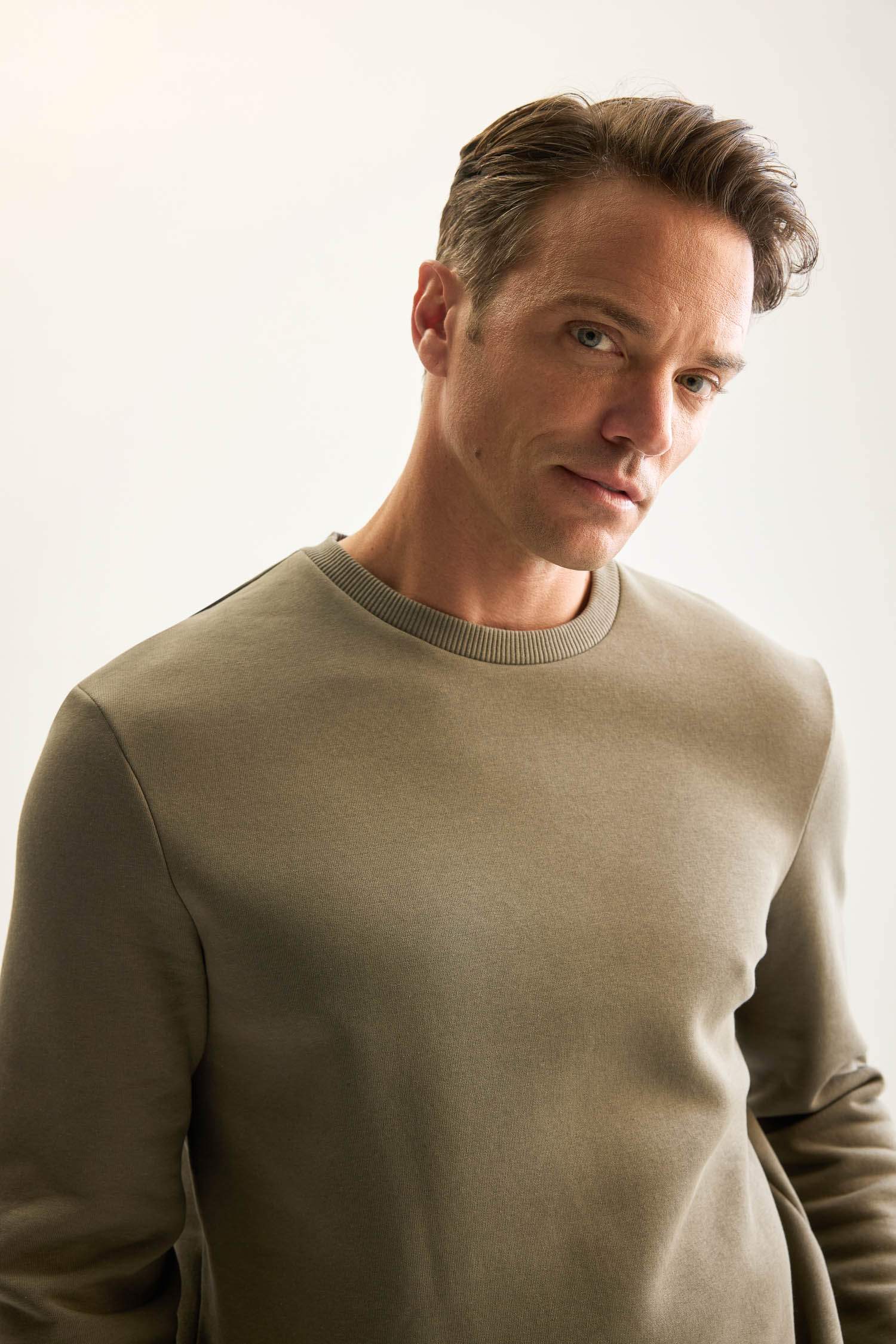 3 İplik Pamuklu Şardonlu İçi Polarlı Regular Fit Bisiklet Yaka Kalın Sweatshirt