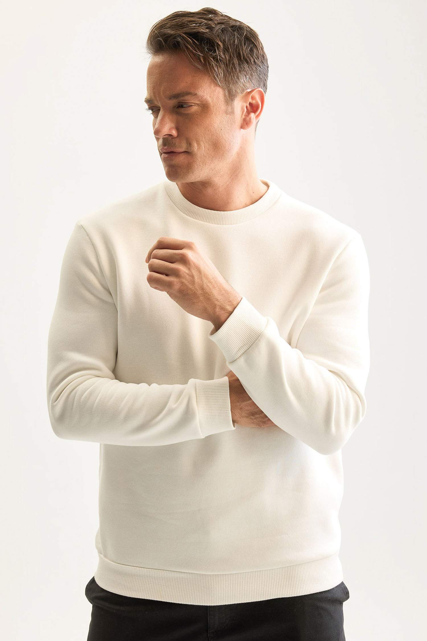 3 İplik Pamuklu Şardonlu İçi Polarlı Regular Fit Bisiklet Yaka Kalın Sweatshirt