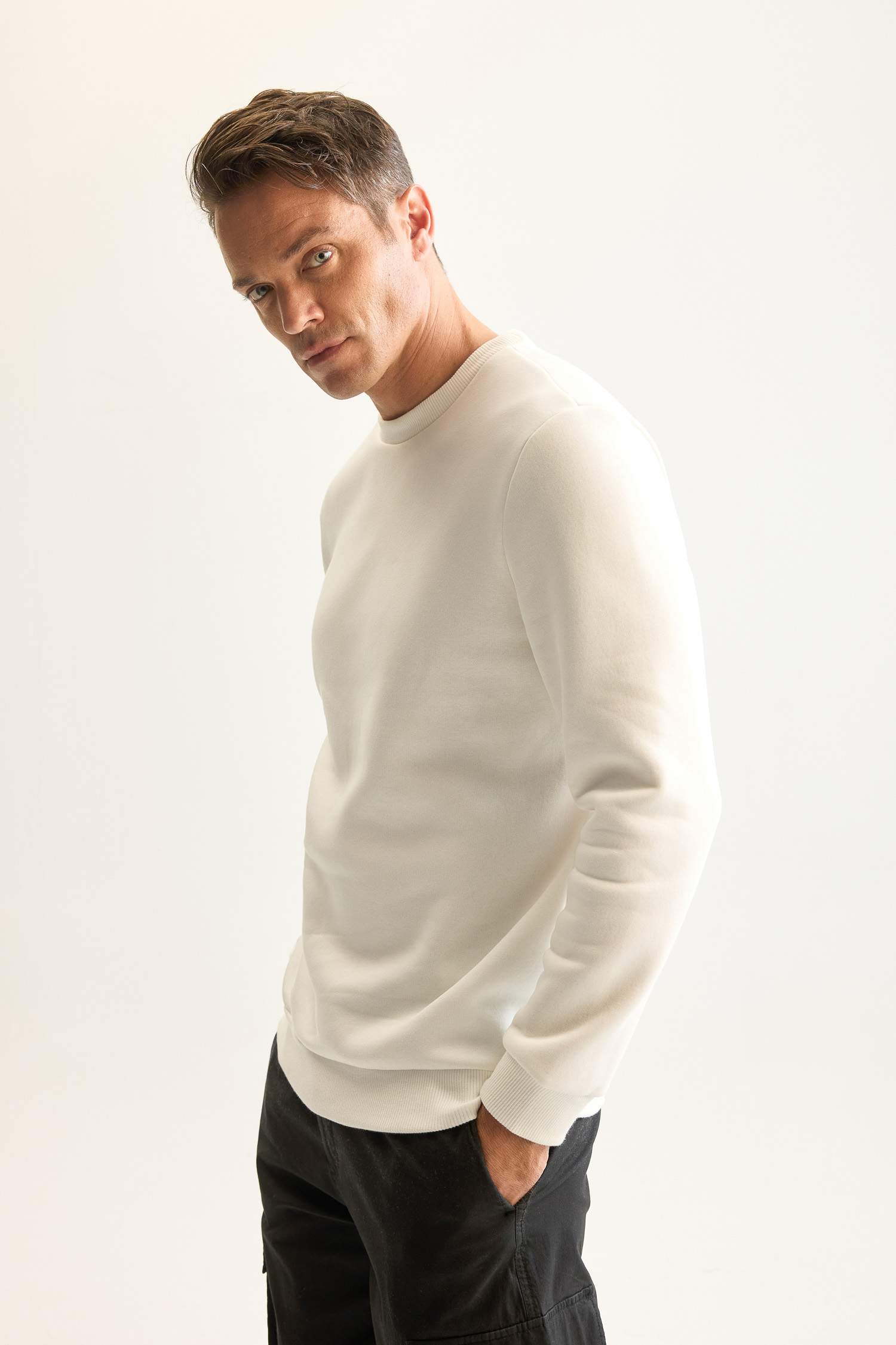 3 İplik Pamuklu Şardonlu İçi Polarlı Regular Fit Bisiklet Yaka Kalın Sweatshirt