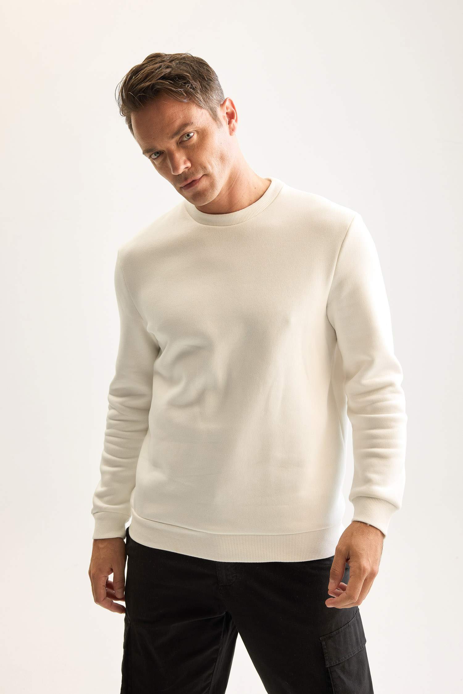 3 İplik Pamuklu Şardonlu İçi Polarlı Regular Fit Bisiklet Yaka Kalın Sweatshirt