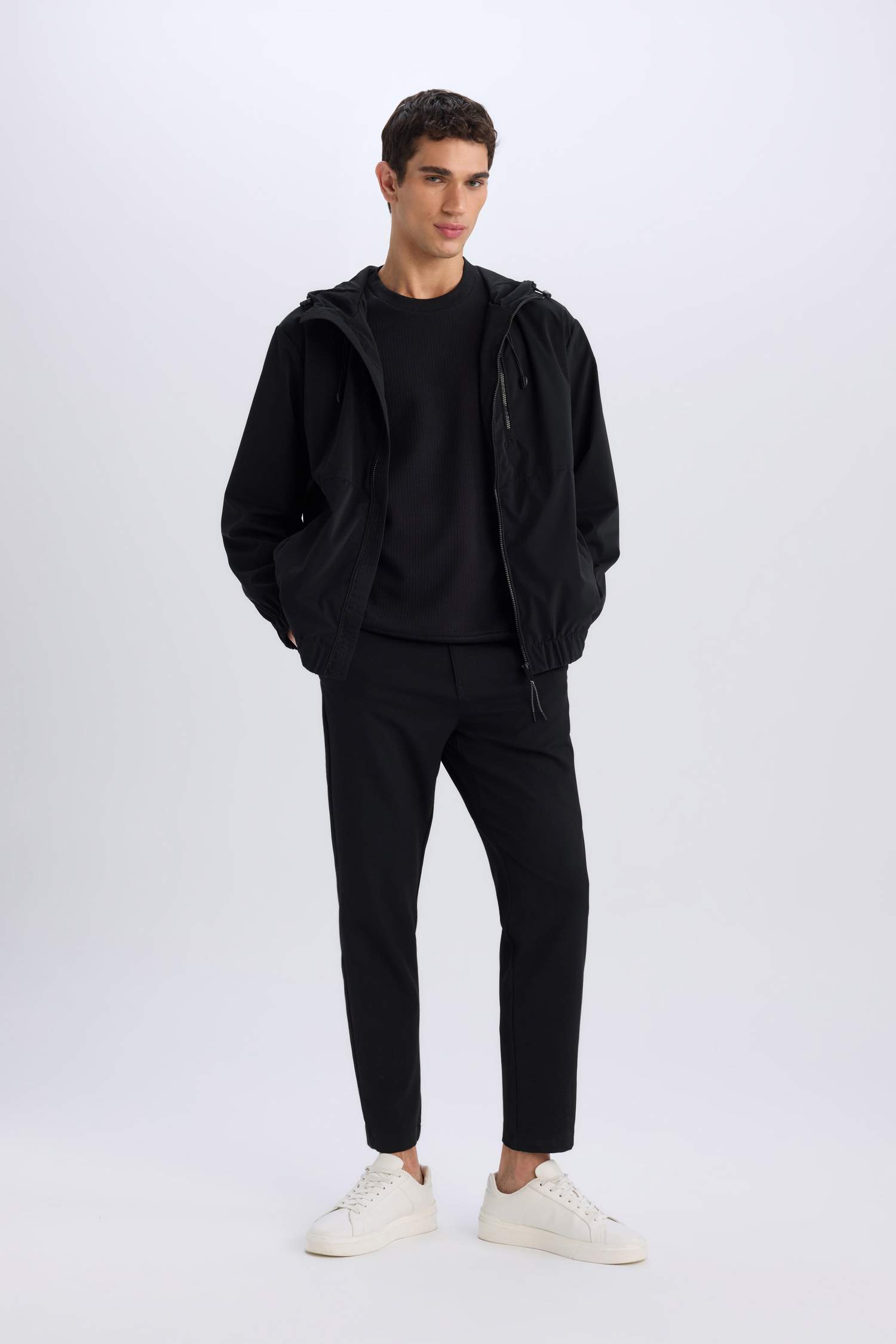 Su İtici Regular Fit Kapüşonlu Fermuarlı Cepli Mevsimlik Baharlık Yağmurluk Mont