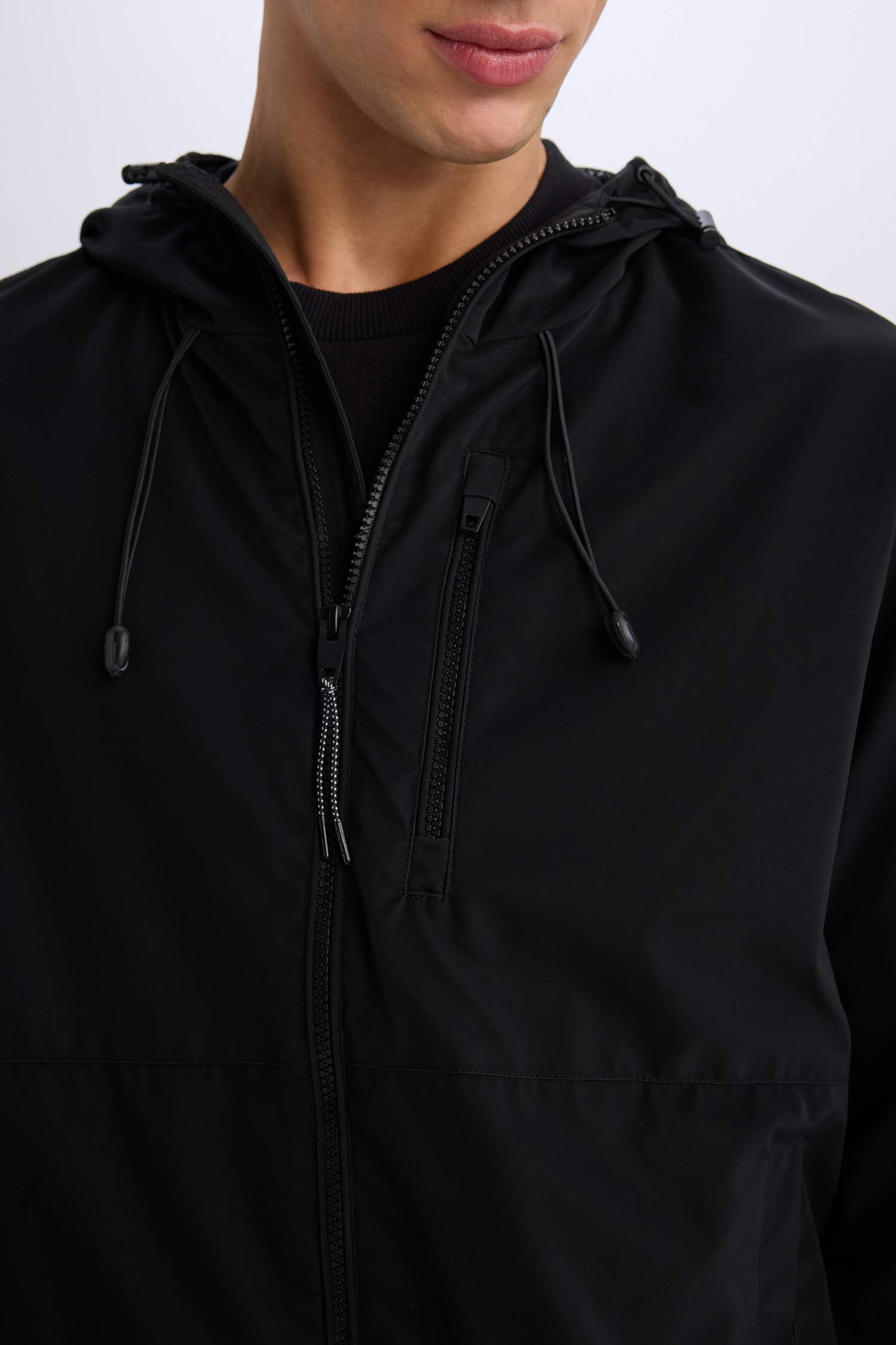 Su İtici Regular Fit Kapüşonlu Fermuarlı Cepli Mevsimlik Baharlık Yağmurluk Mont