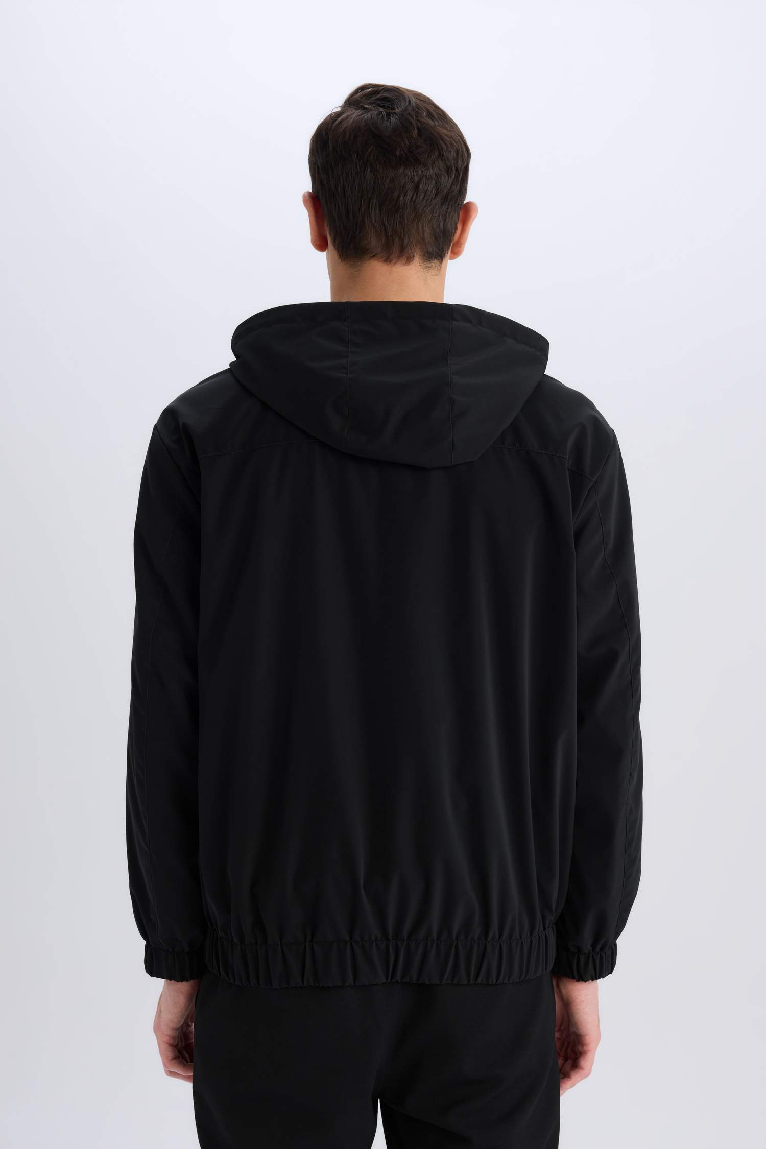 Su İtici Regular Fit Kapüşonlu Fermuarlı Cepli Mevsimlik Baharlık Yağmurluk Mont