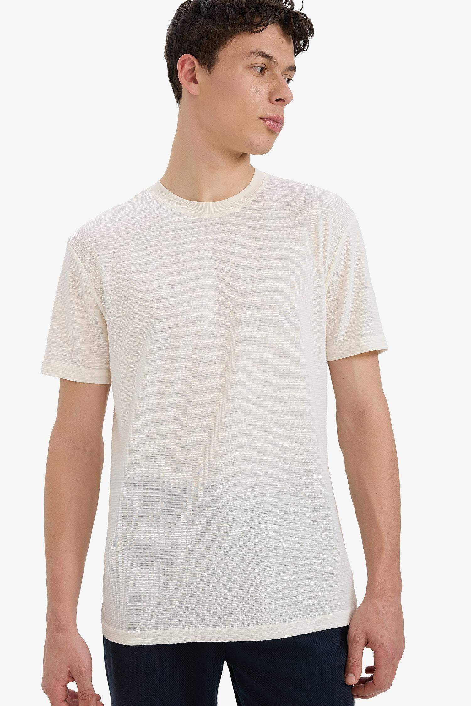 تيشيرت نص ردن جاكار قصة عادية بياقة مستديرة