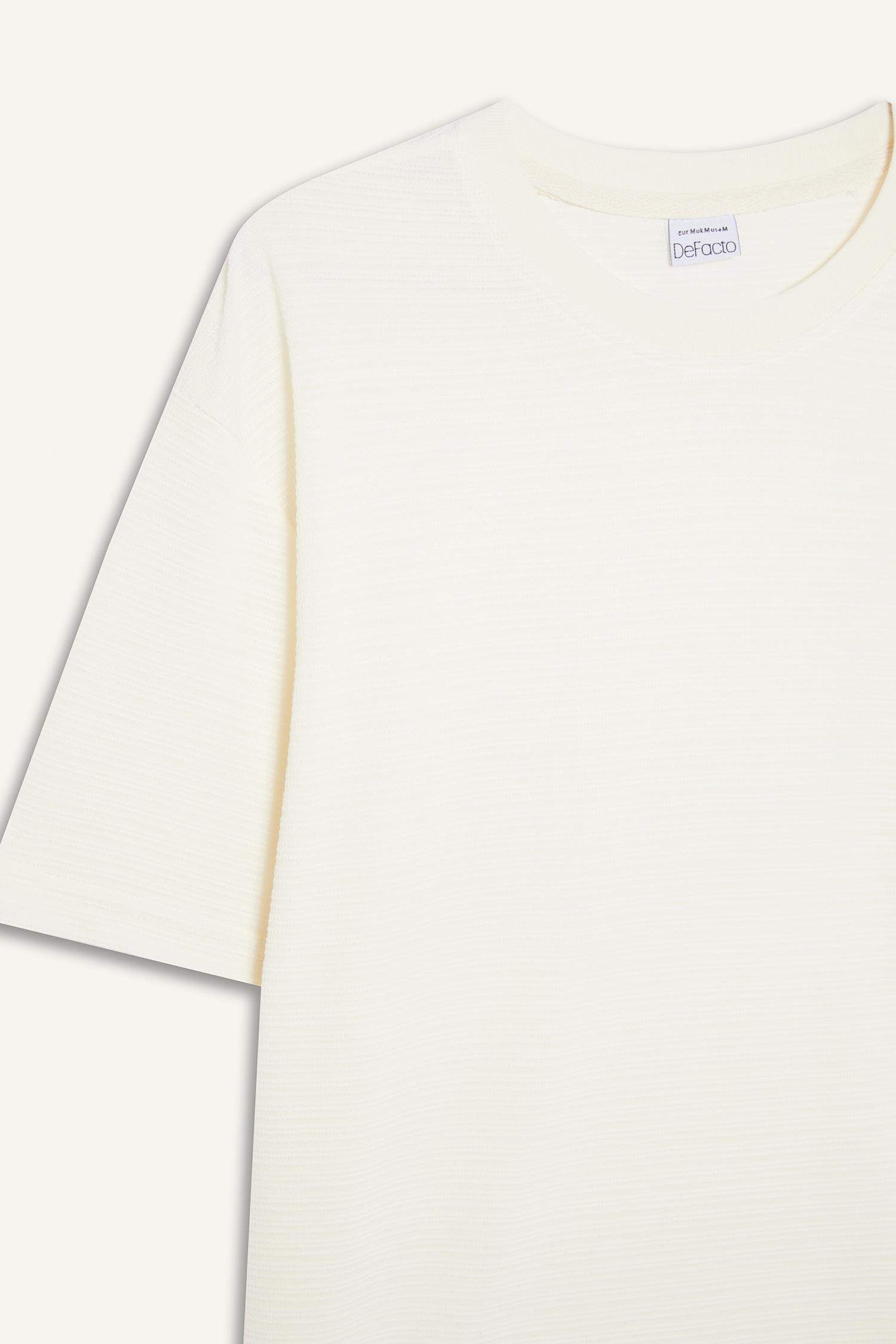 تيشيرت نص ردن جاكار قصة عادية بياقة مستديرة