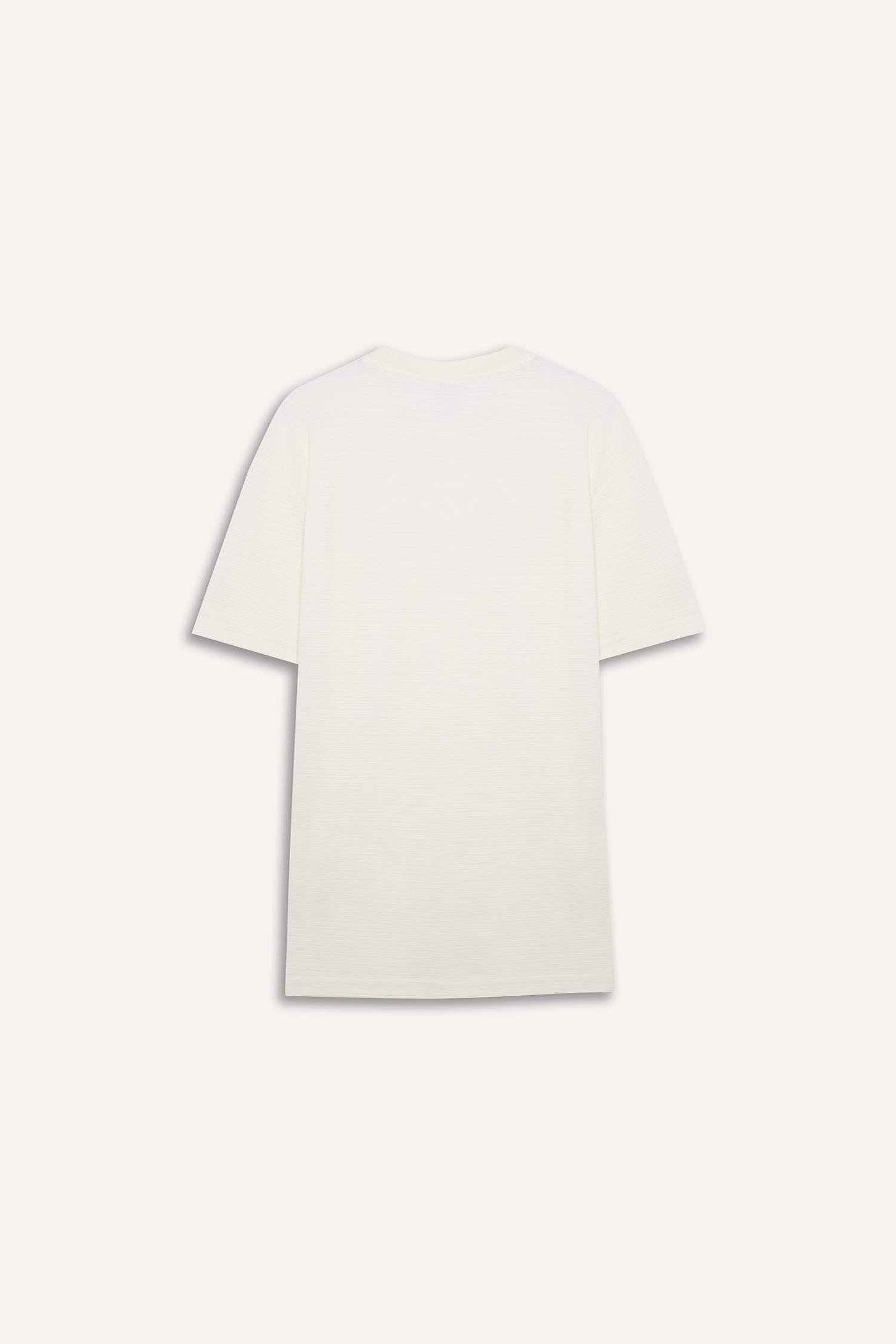 تيشيرت نص ردن جاكار قصة عادية بياقة مستديرة