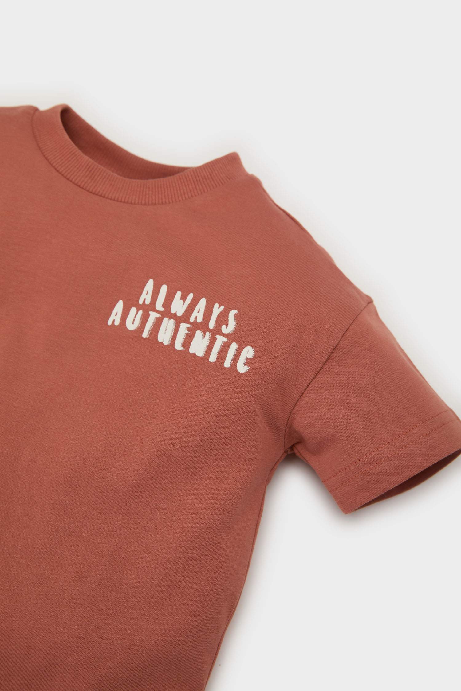 Erkek Bebek Bisiklet Yaka Baskılı Kısa Kollu Tişört