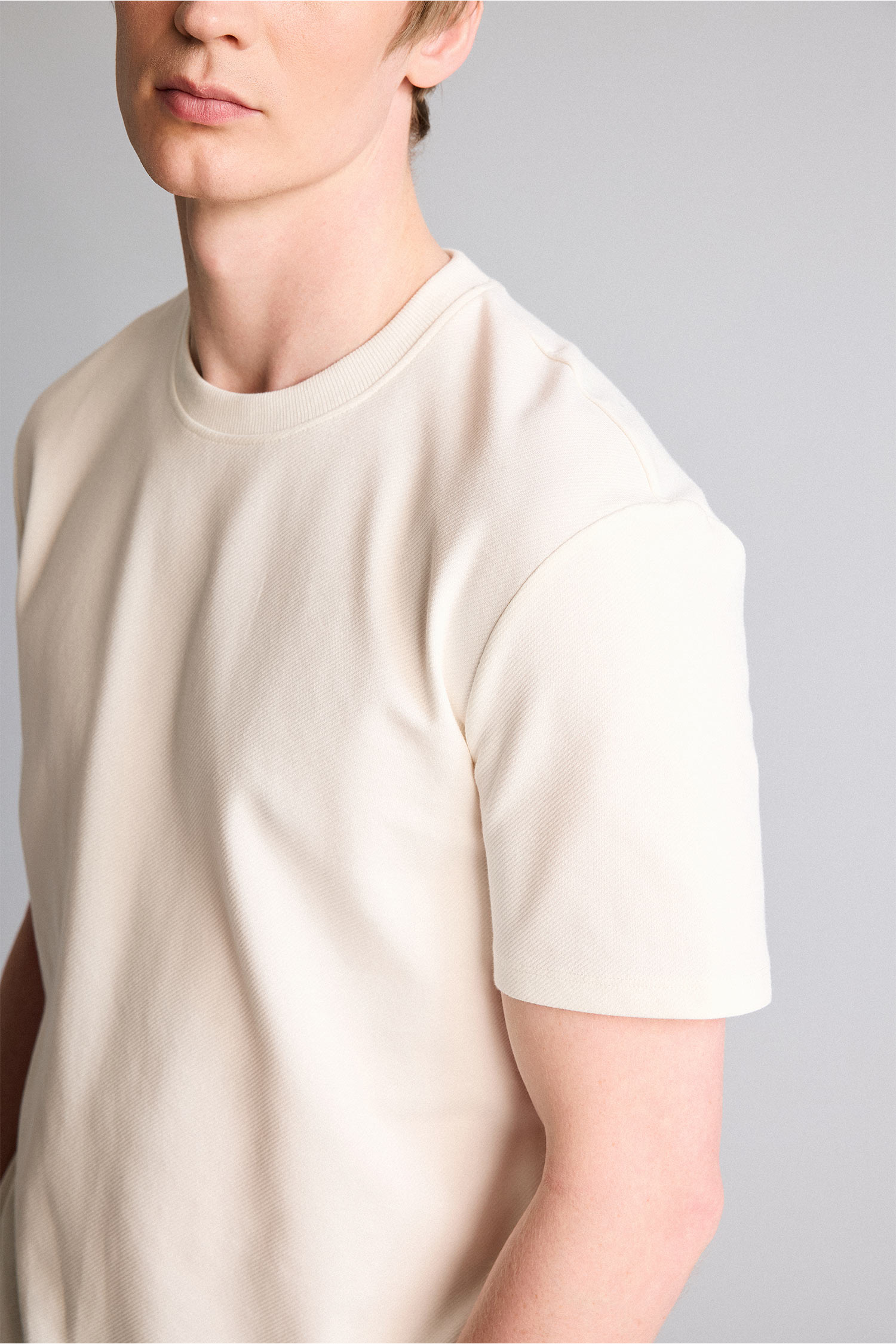 DeFacto Regular Fit Dokulu Basic Tişört görsel 4