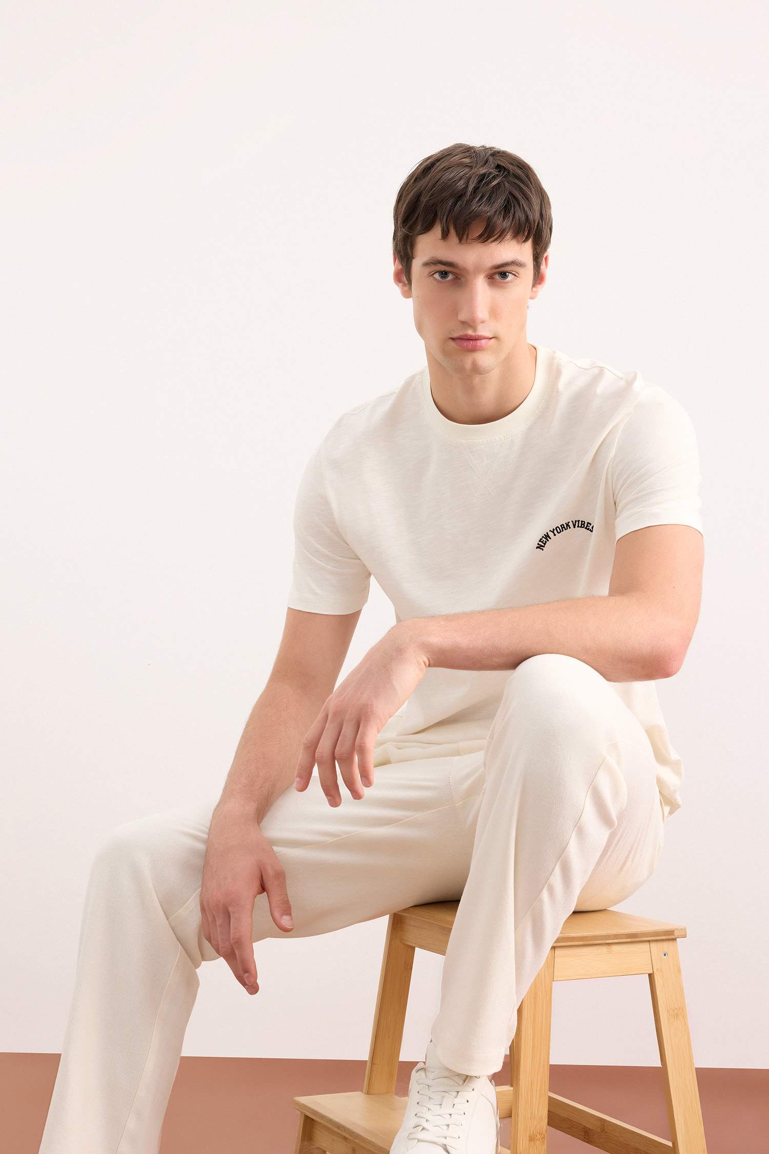 дөңгелек жаға джакар Қысқа жеңді футболка