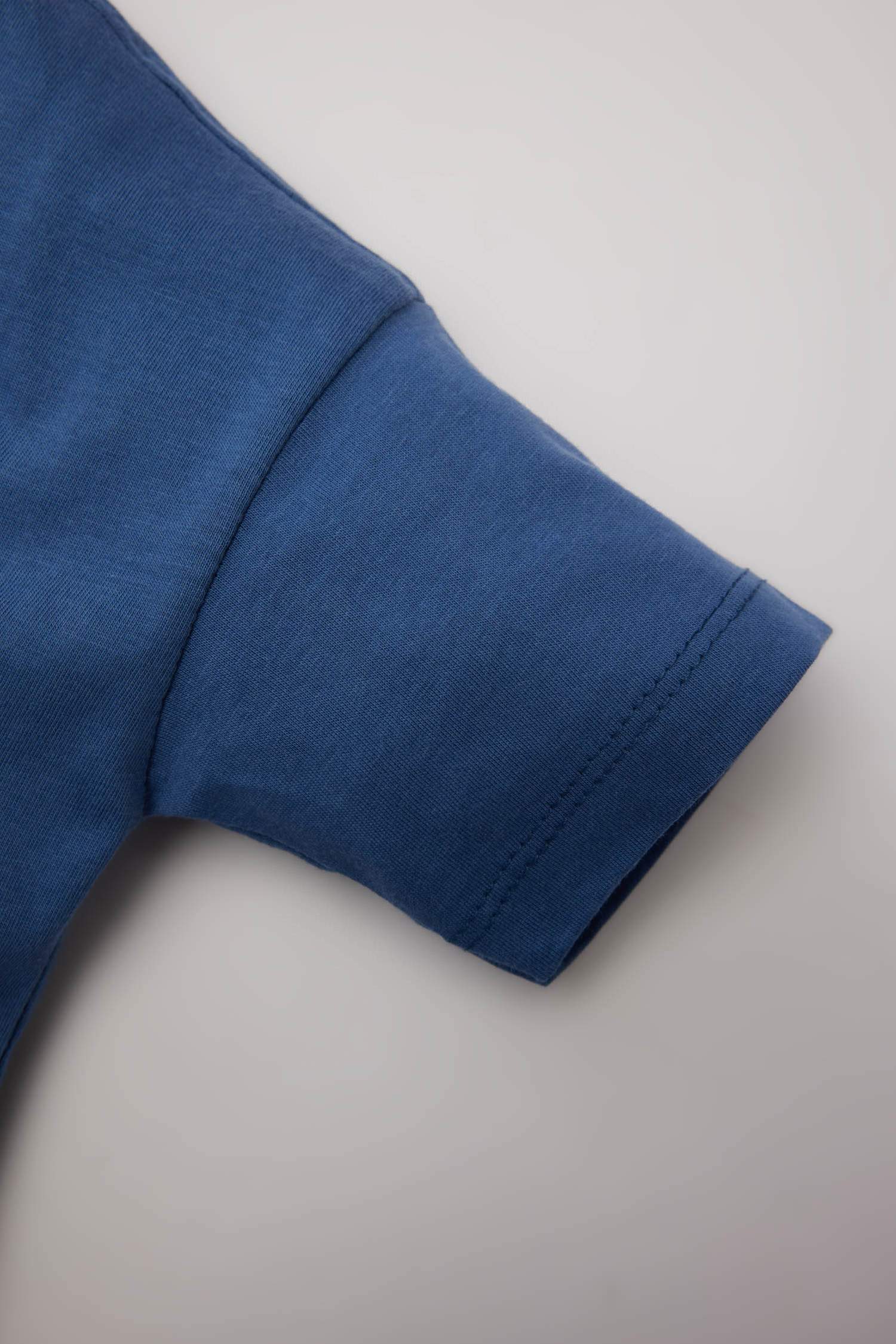 تيشيرت ولادي نص ردن قصة عادية بطبعة سيارة