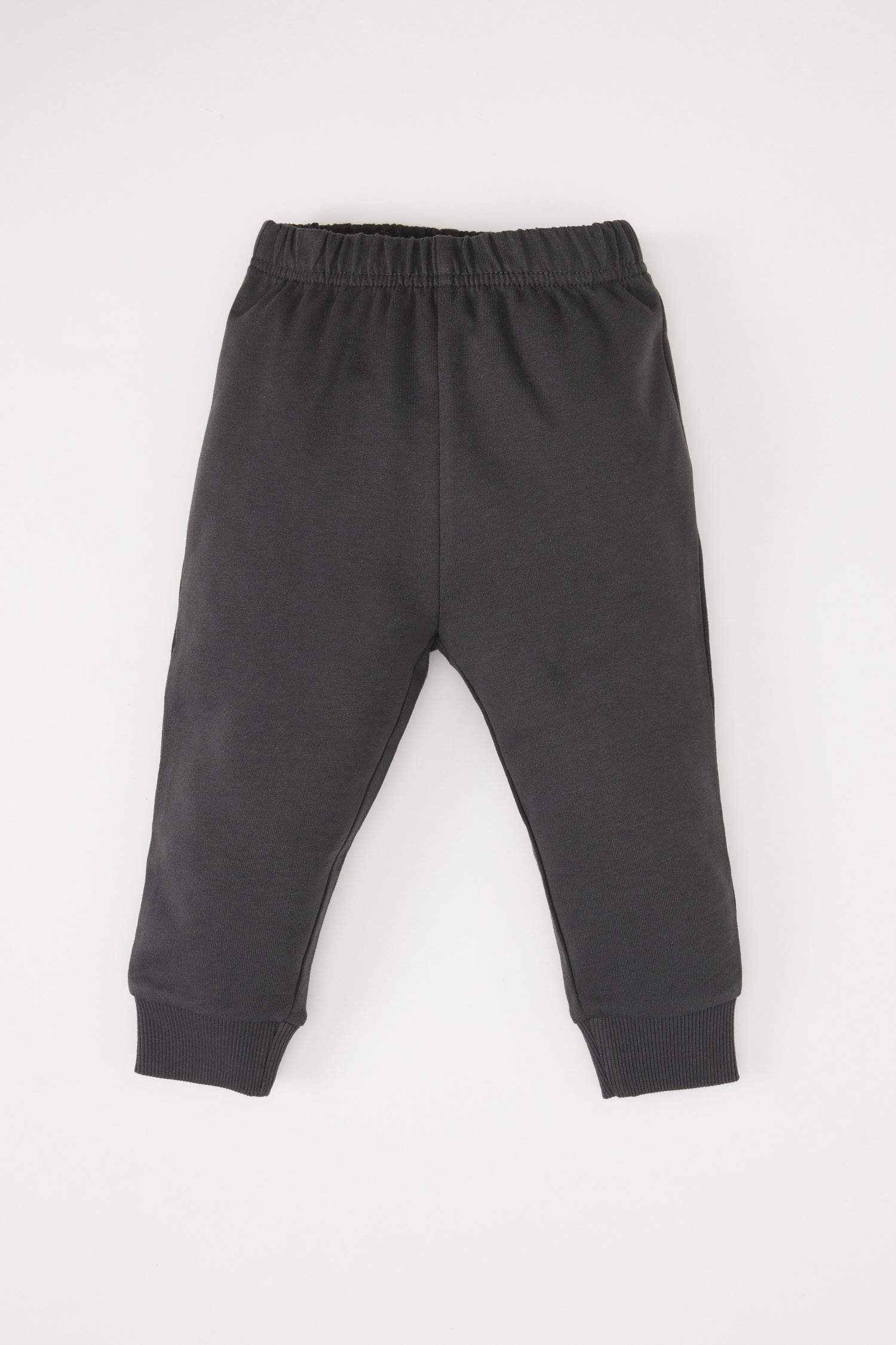 سيت بطبعة شعار قماش رقيق بياقة مستديرة من قطعتين