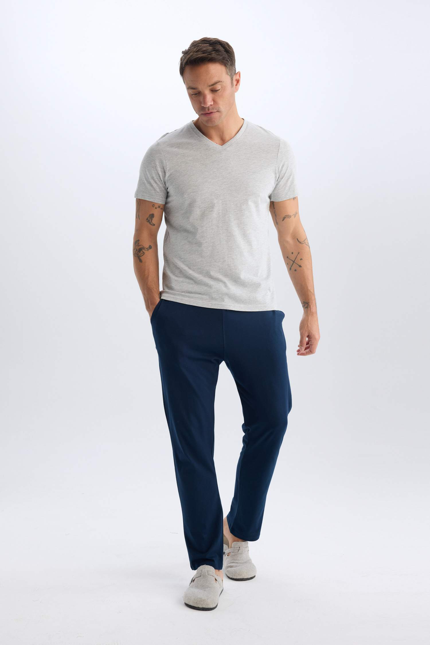 %100 Pamuk Regular Fit V Yaka Pamuklu Basic Düz Kısa Kollu Tişört