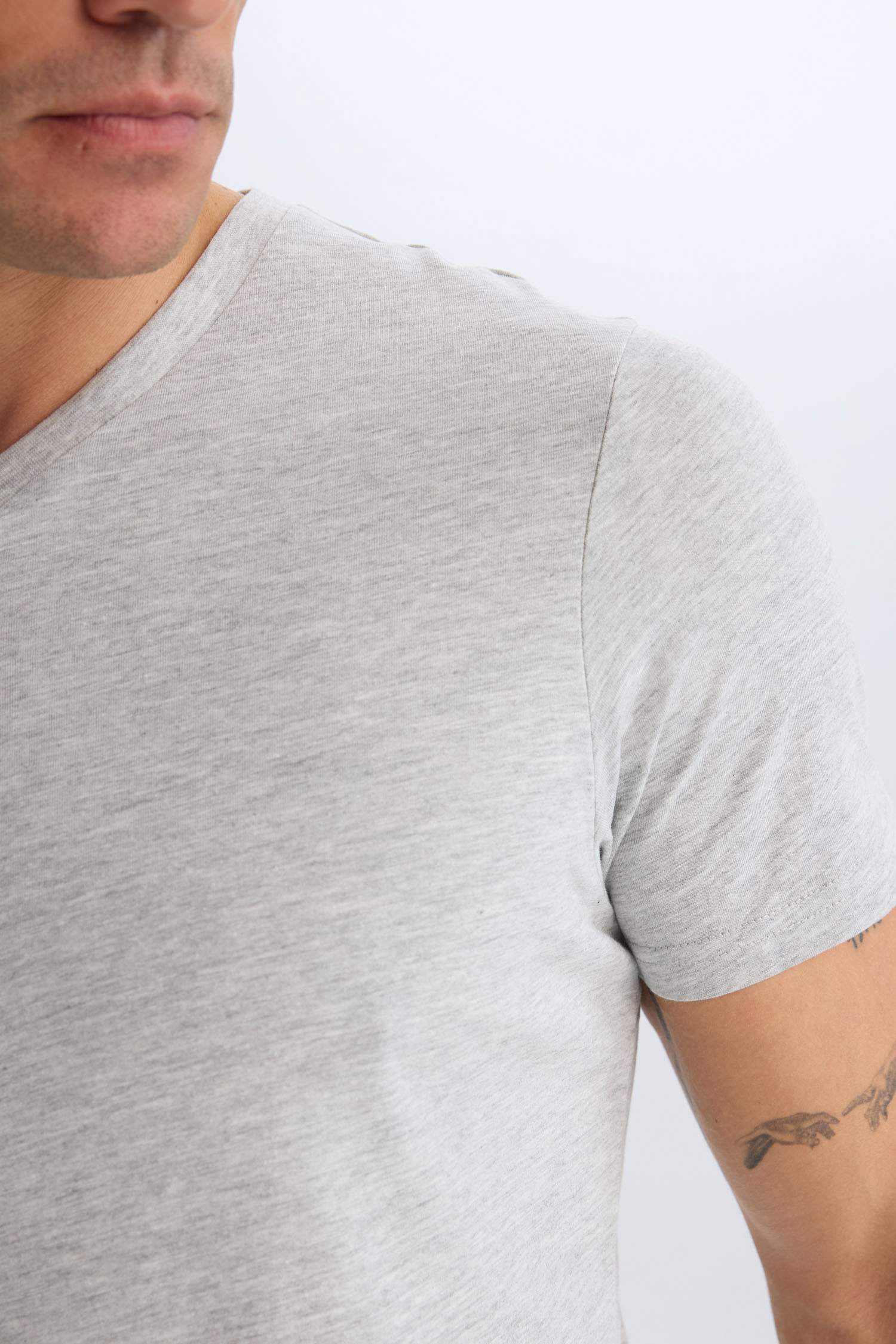 %100 Pamuk Regular Fit V Yaka Pamuklu Basic Düz Kısa Kollu Tişört