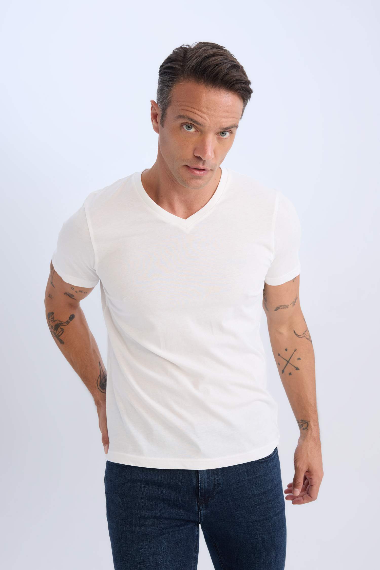 T-shirt basique en coton à manches courtes et col en V Coupe régulière