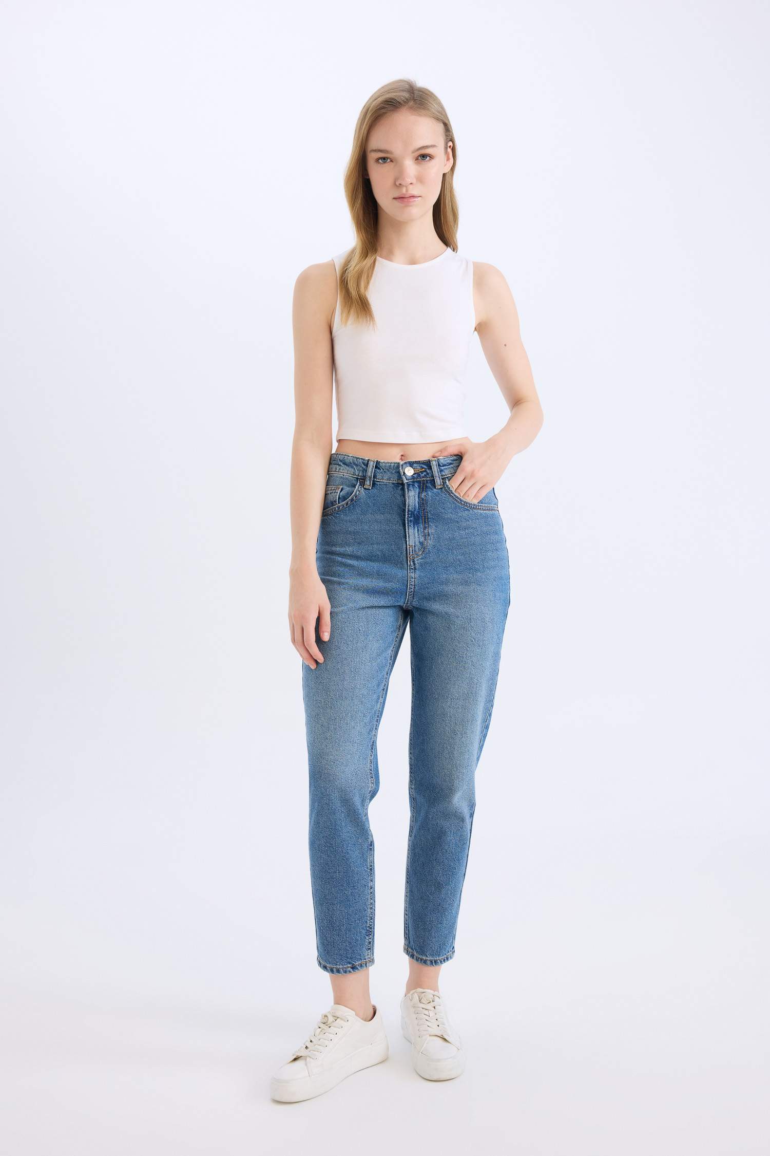 Lina Lina Mom Fit Normal Bel Düz Paça Jean Kar Yıkamalı Pantolon