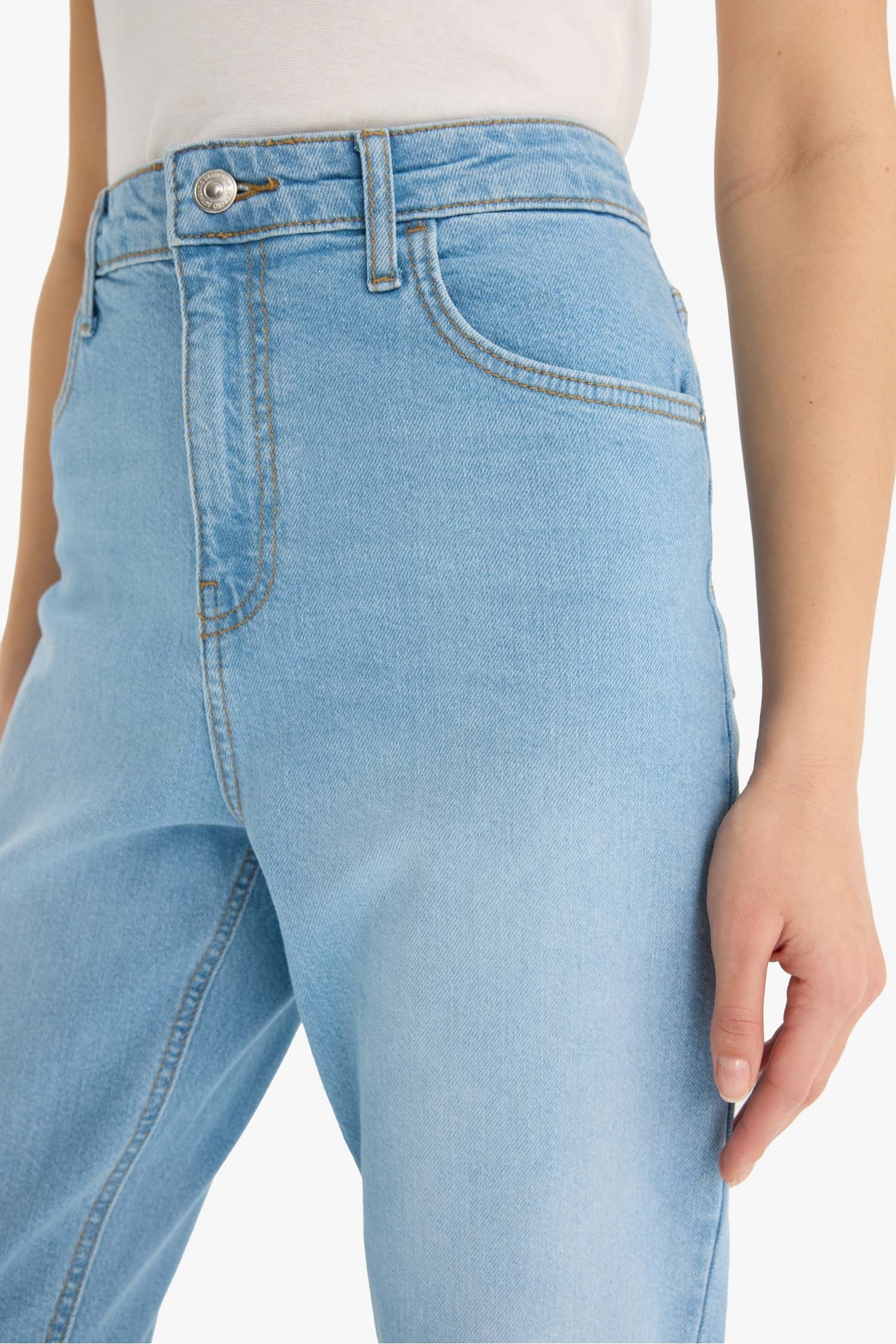 Lina Comfort Mom Normal Bel Düz Paça Jean Kar Yıkamalı Pantolon